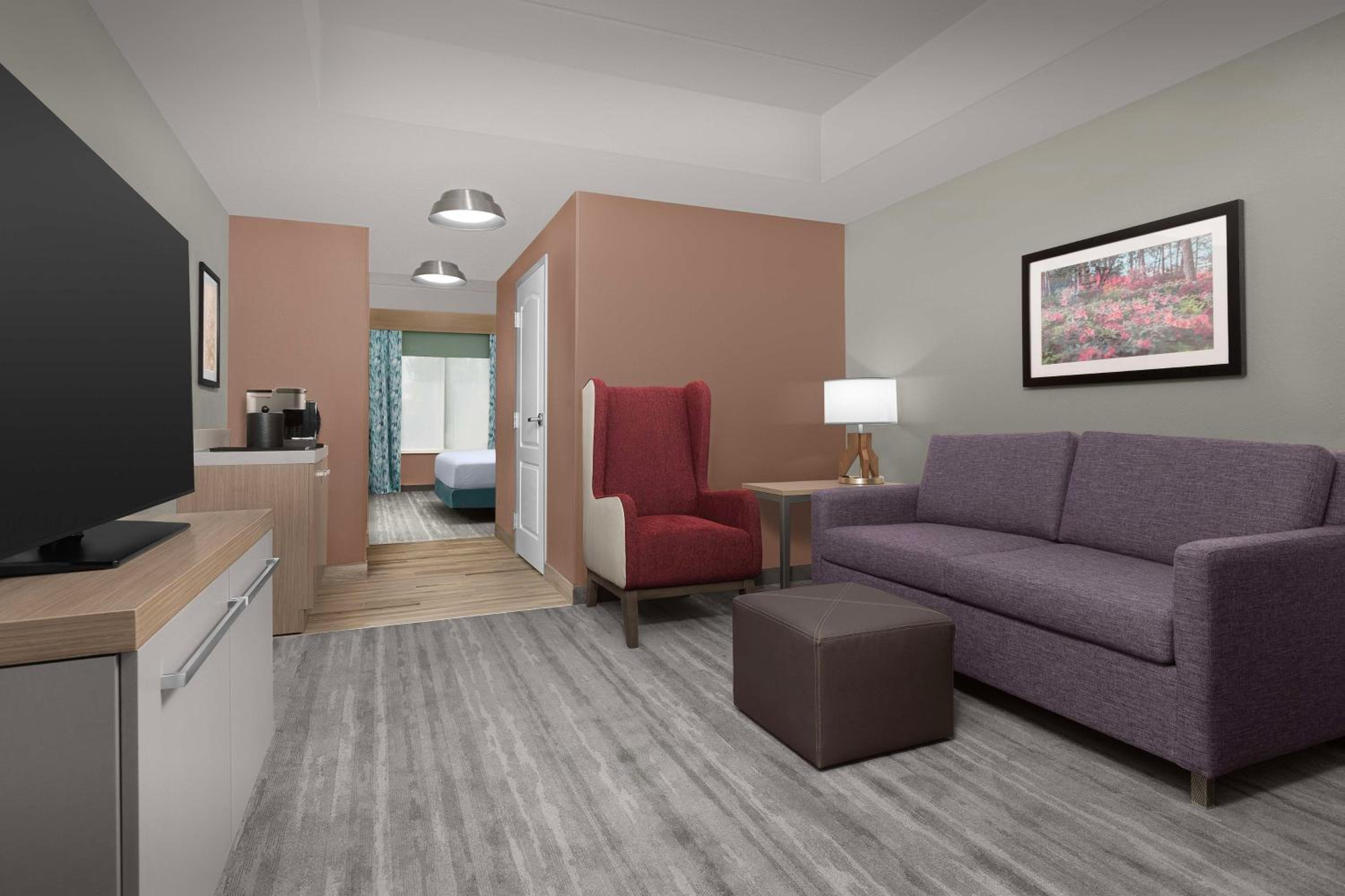 Junior King Suite with Seating Area - Photo 1