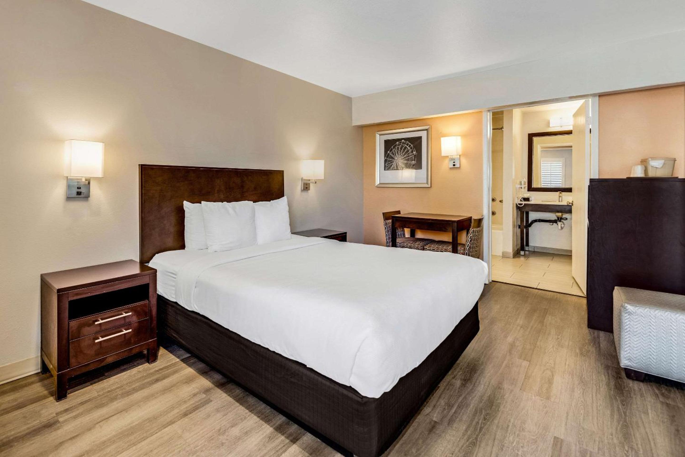 Queen Room - Disability Access - Non-Smoking - Photo 1