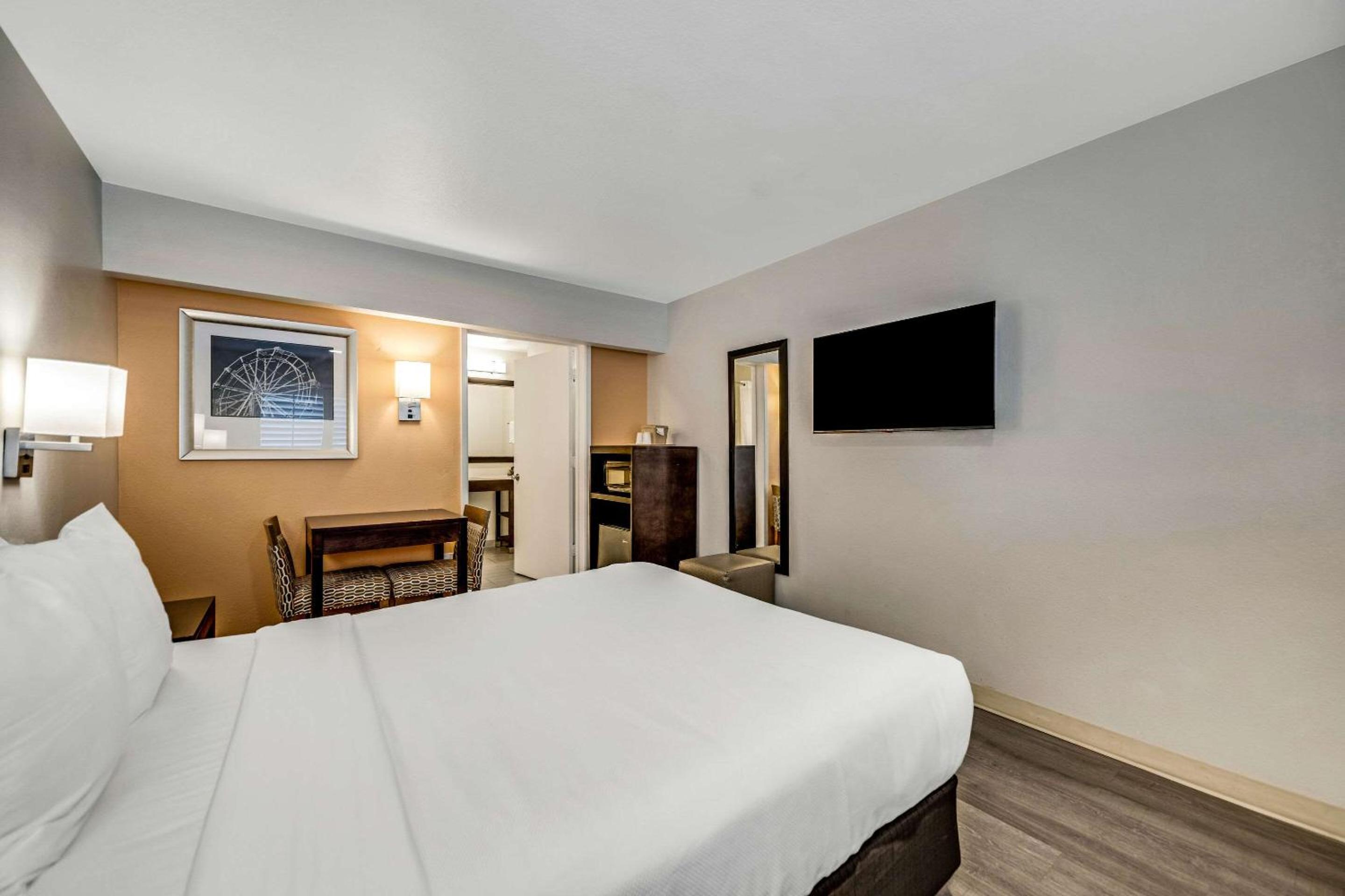 Queen Room - Disability Access - Non-Smoking - Photo 2