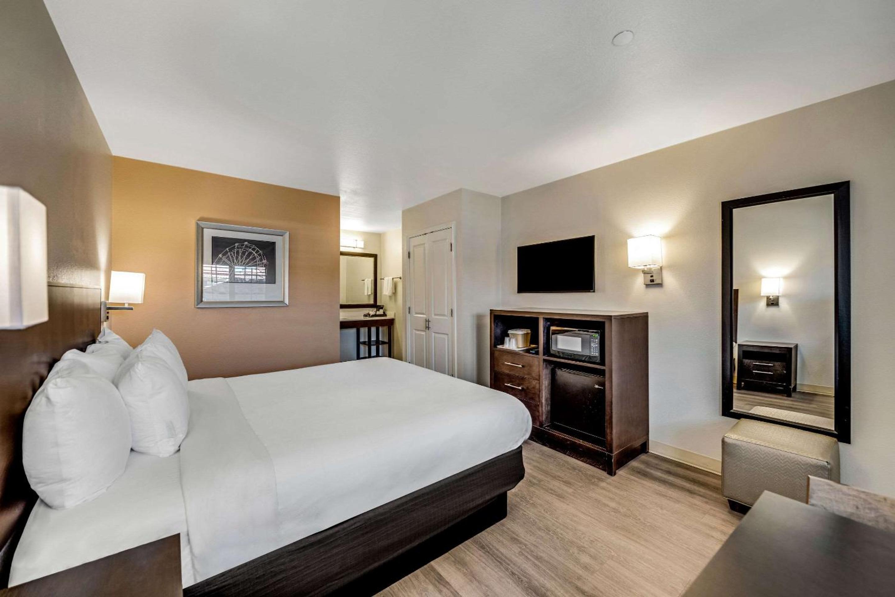 Standard King Room - Photo 2
