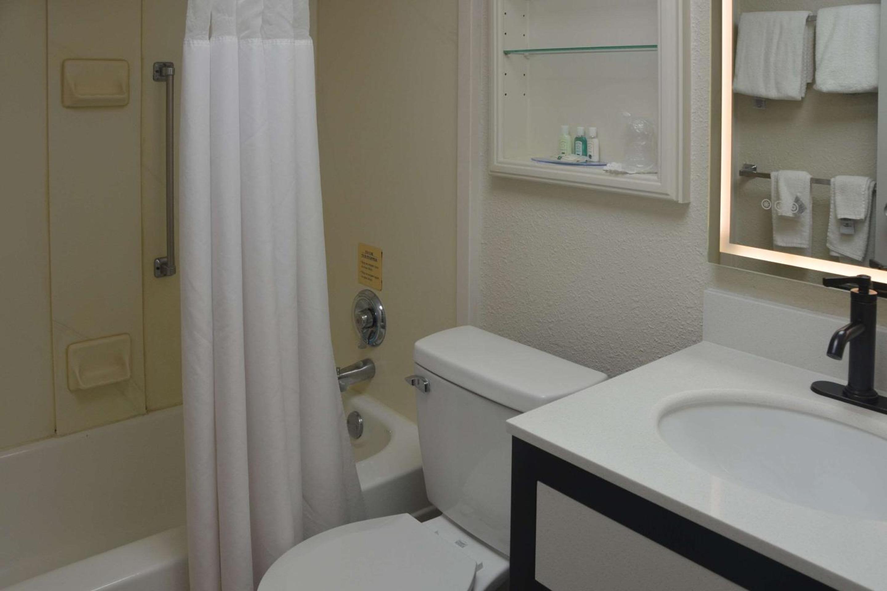 Standard King Room - Non-Smoking  - Photo 4