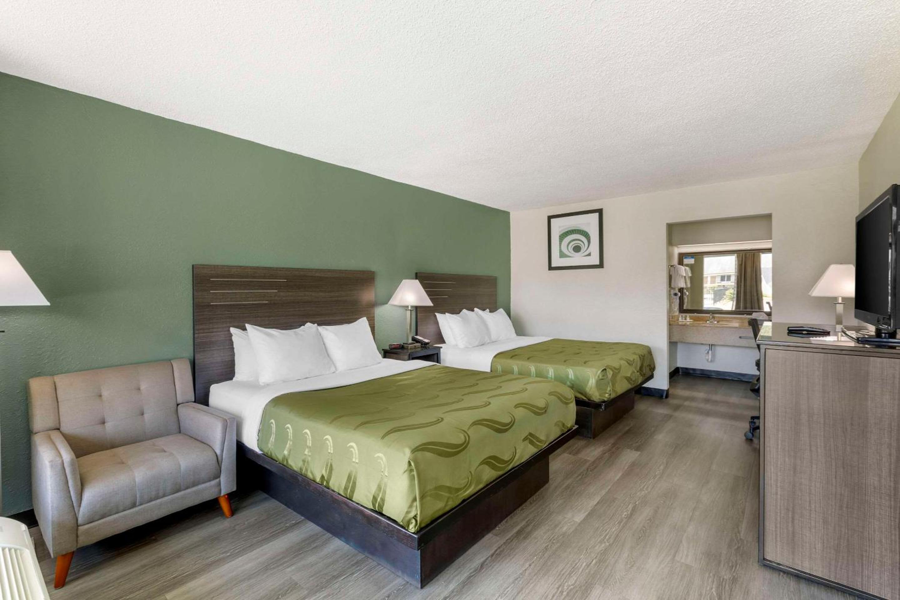 Queen Room with Two Queen Beds - Non-Smoking - Photo 1