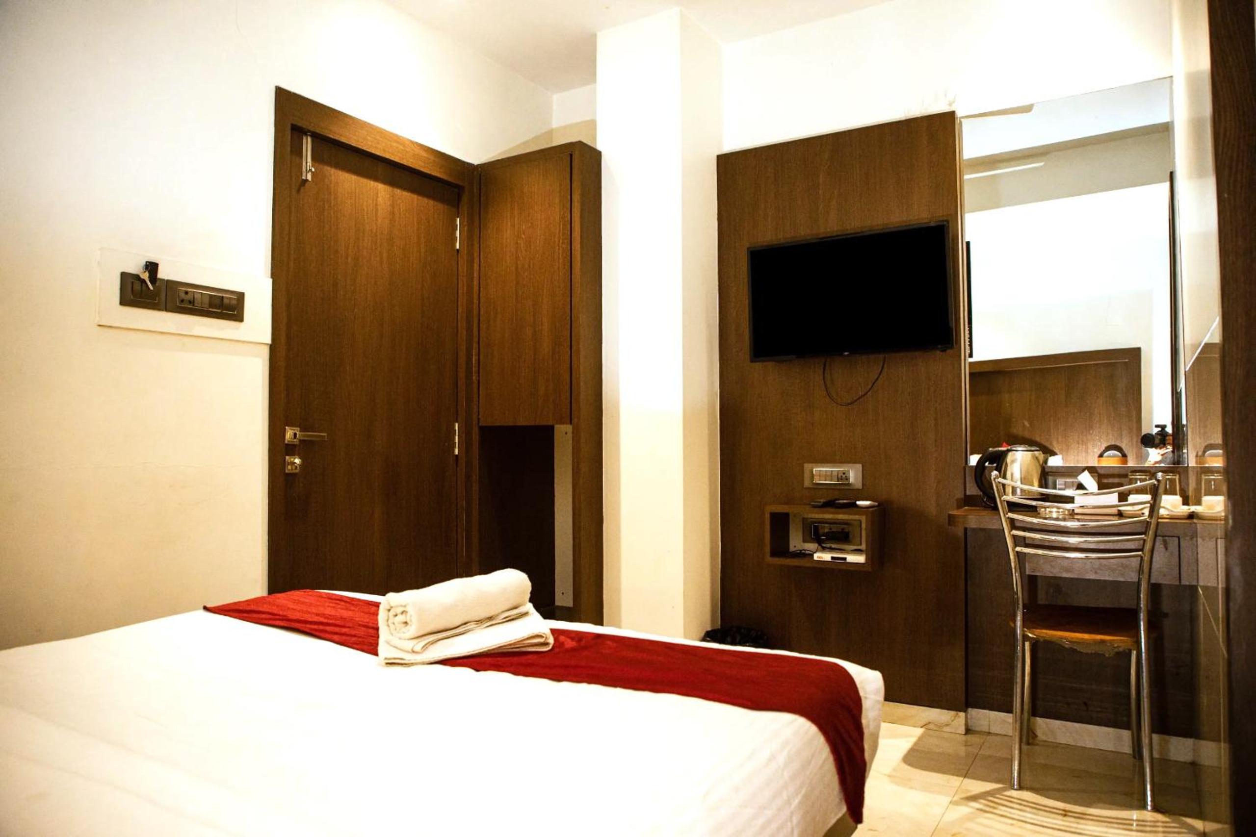 Standard Queen Room