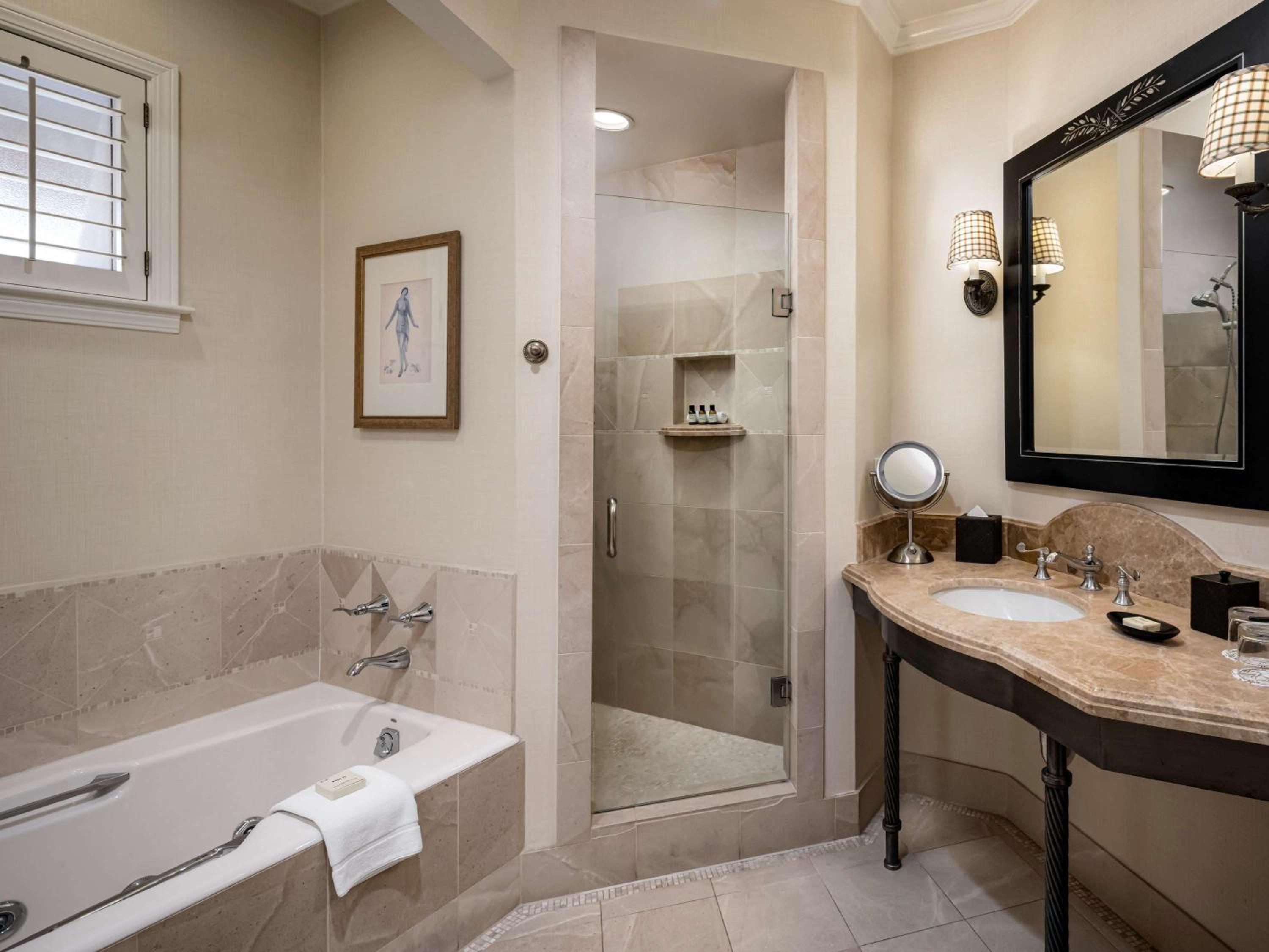 Signature One-Bedroom King Suite with Sofa Bed, Fireplace, Patio or Balcony, Jacuzzi and Garden View - Photo 6