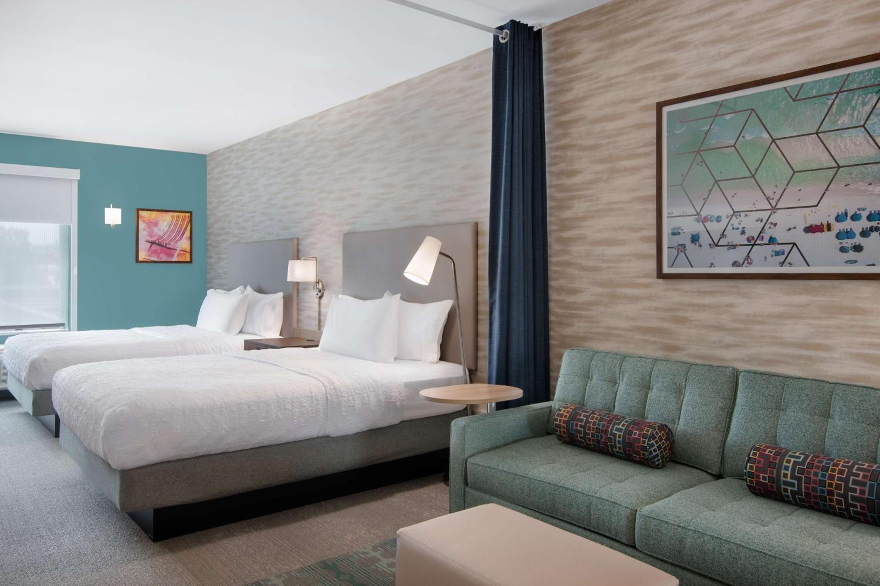 Studio Suite with Two Queen Beds - Photo 4
