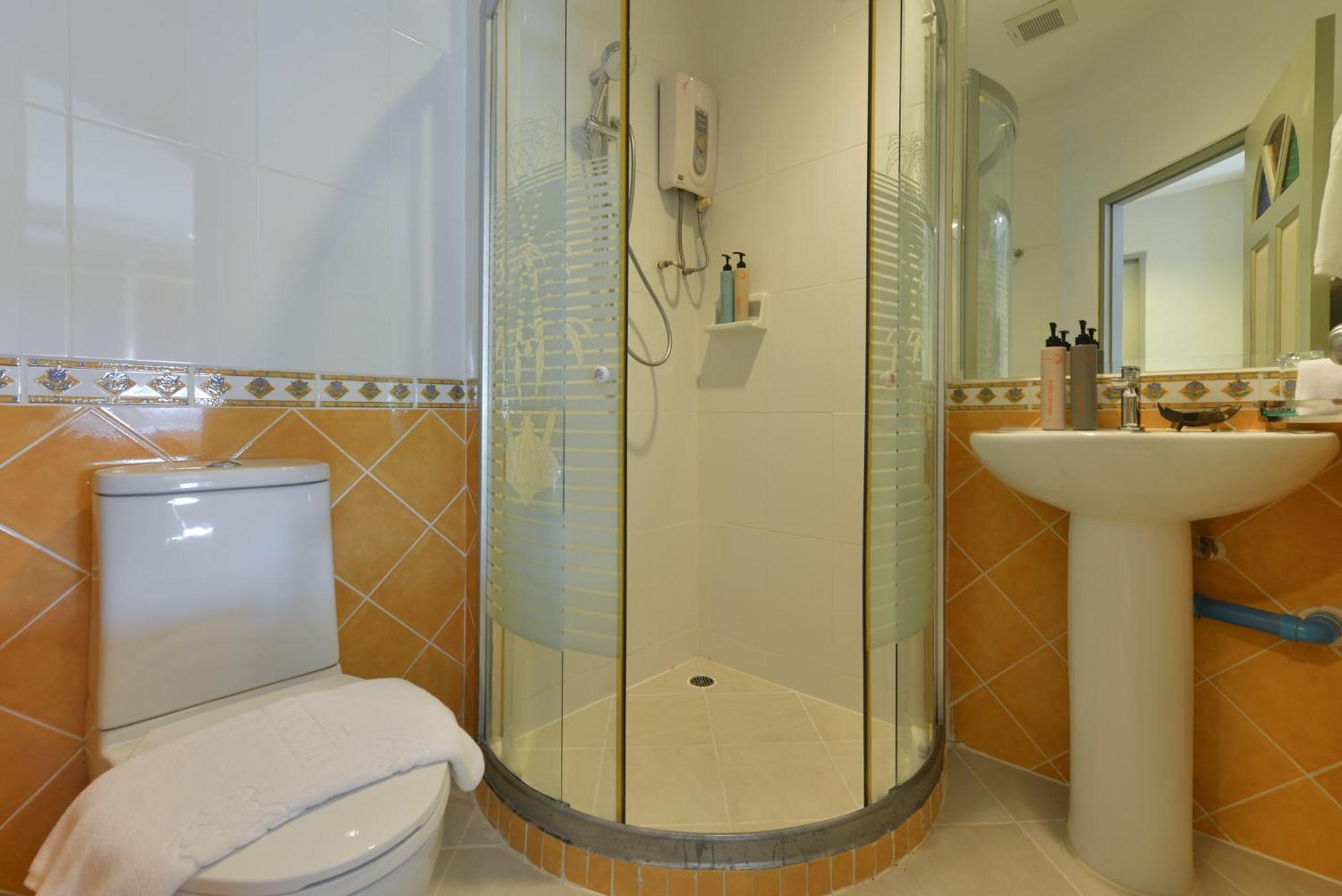 Como Deluxe Room (Pet Friendly) - Photo 4