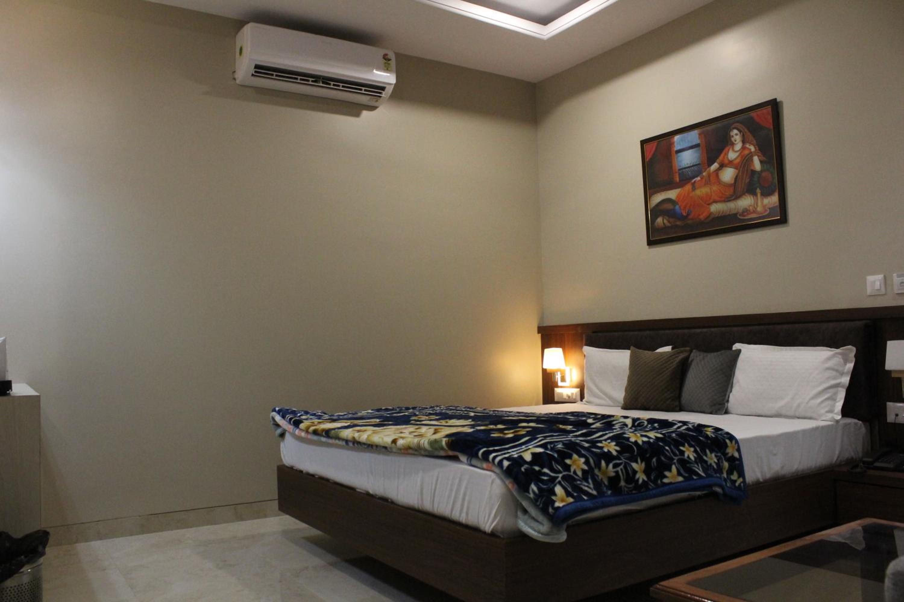 Deluxe Room - Photo 6