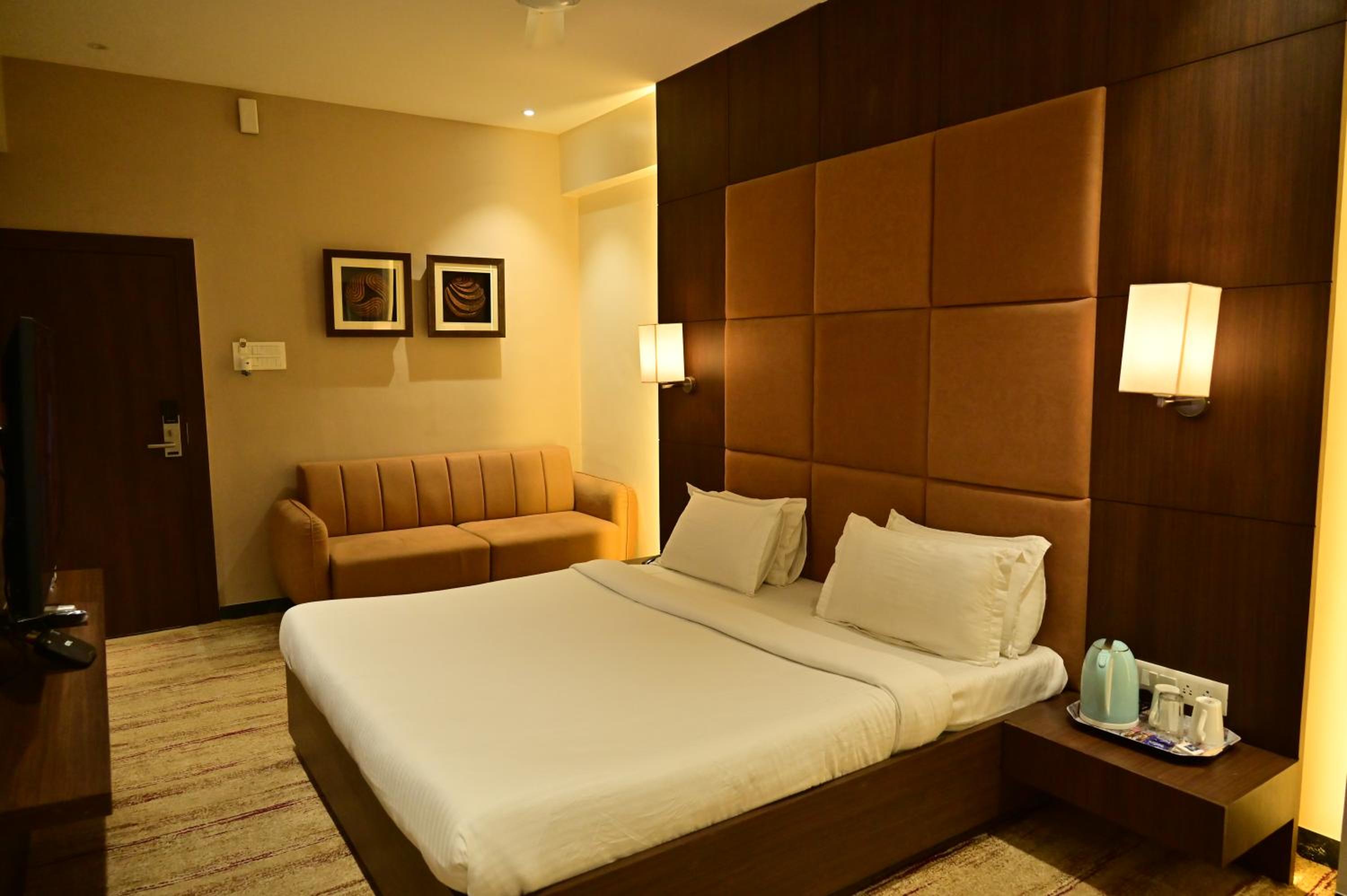 Deluxe Double Room - Photo 10