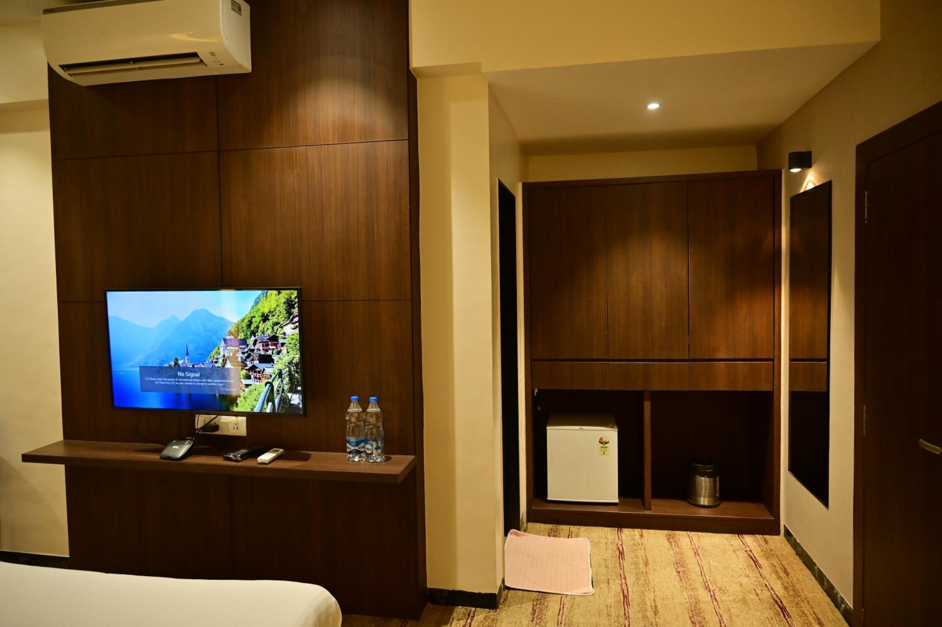 Deluxe Double Room - Photo 12