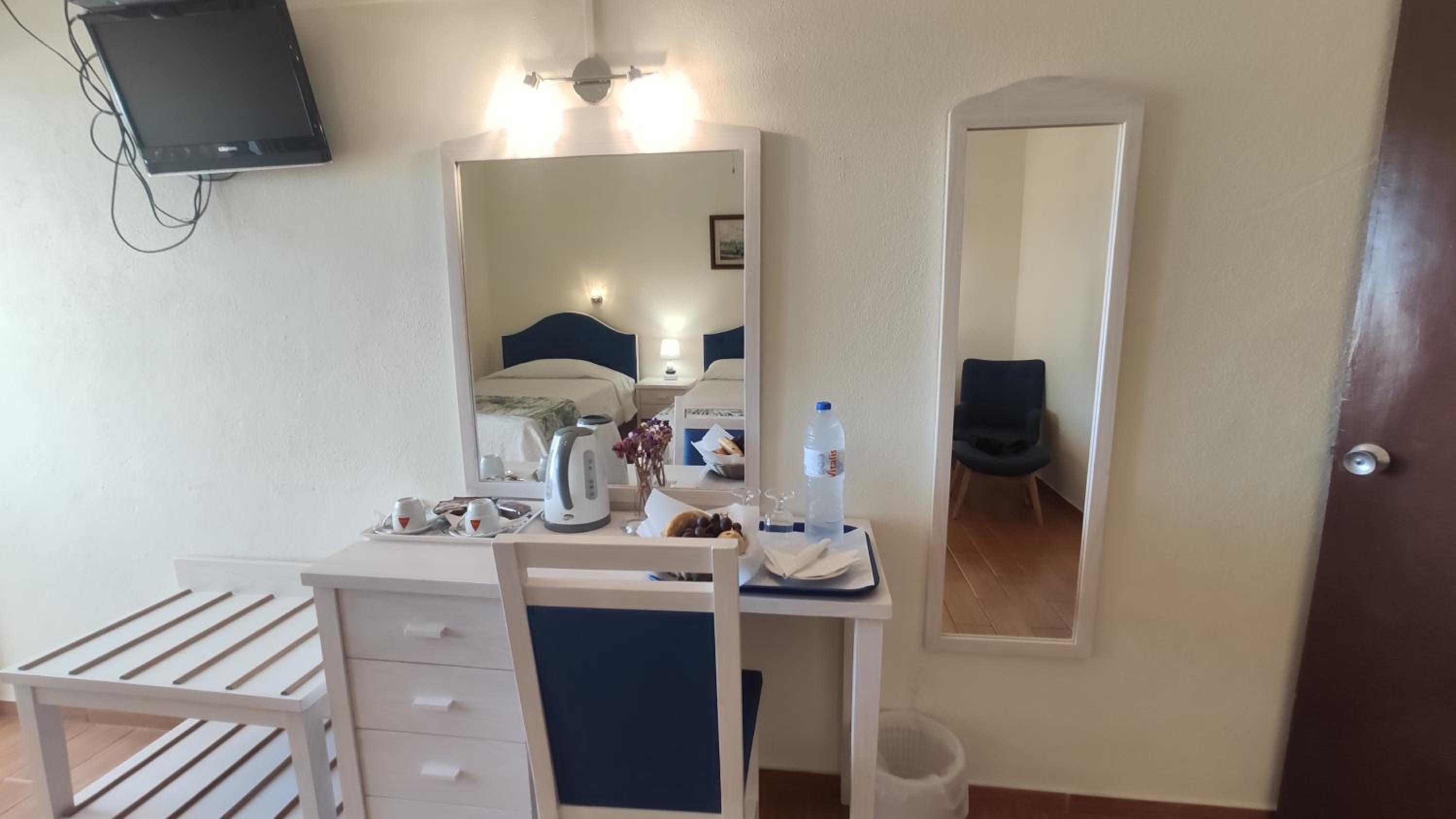 Triple Room with Balcony and Sea or River View  - Photo 1
