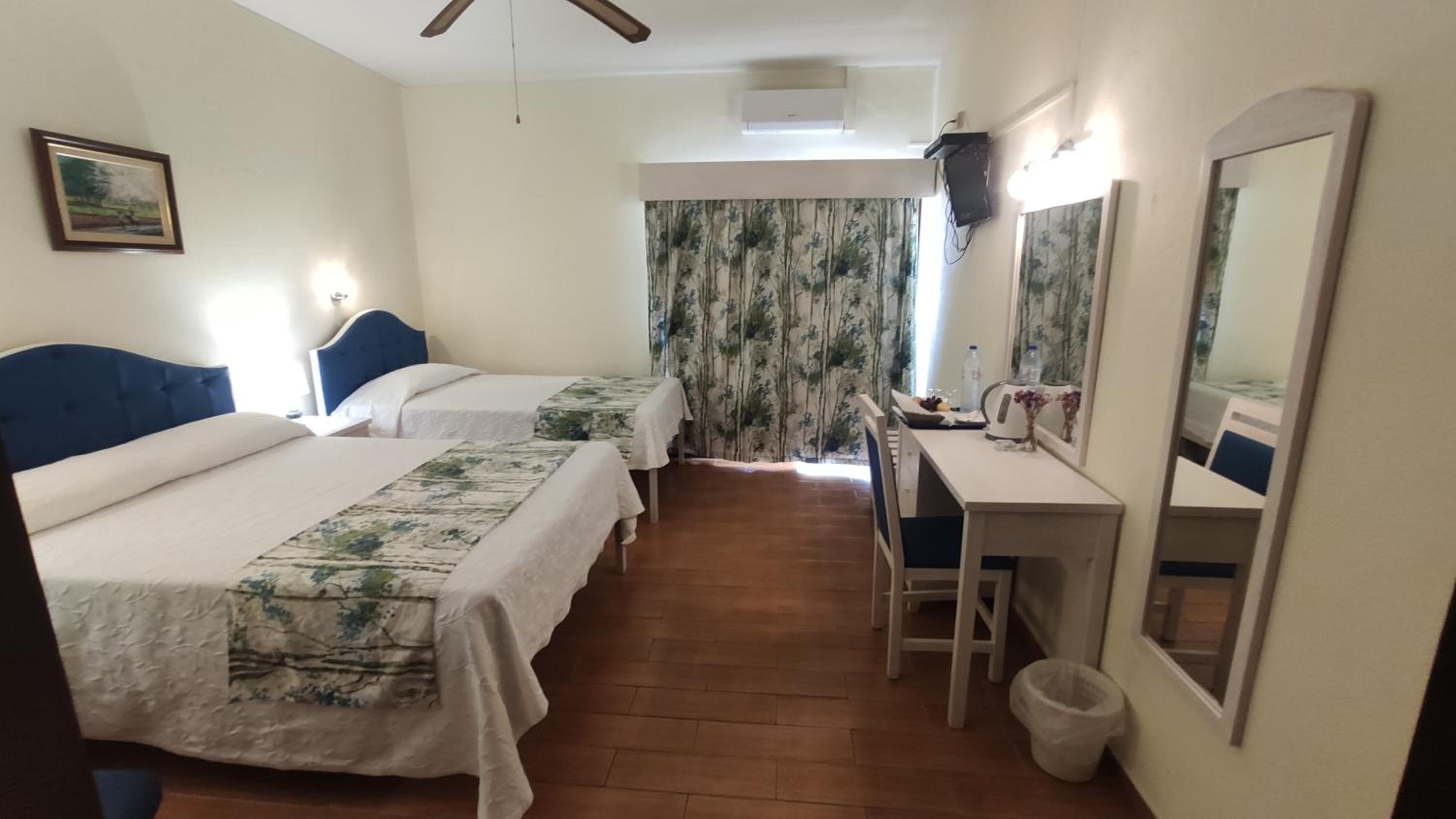 Triple Room with Balcony and Sea or River View  - Photo 4