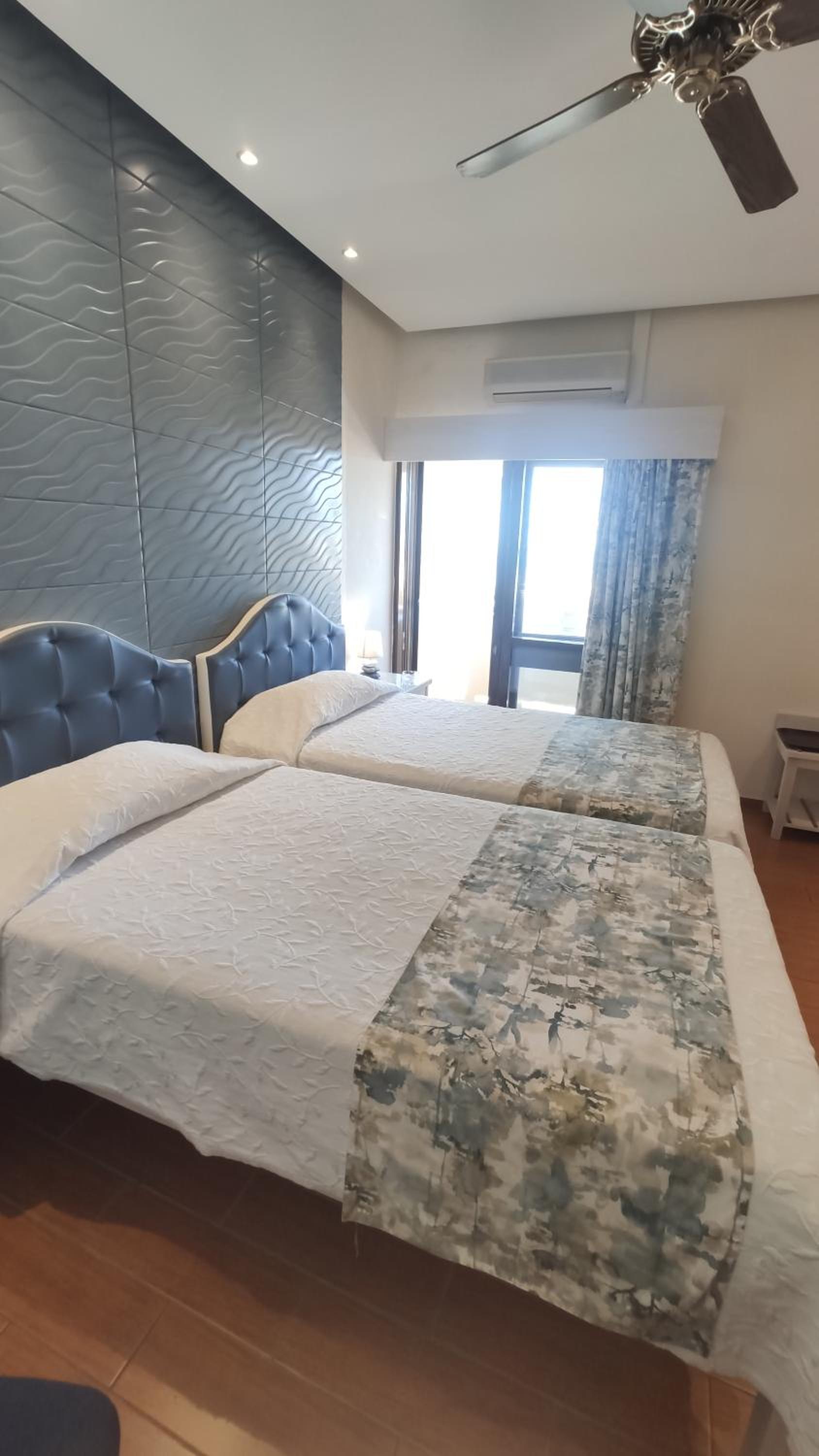 Superior Twin Room with Balcony and Sea or River View - Photo 12