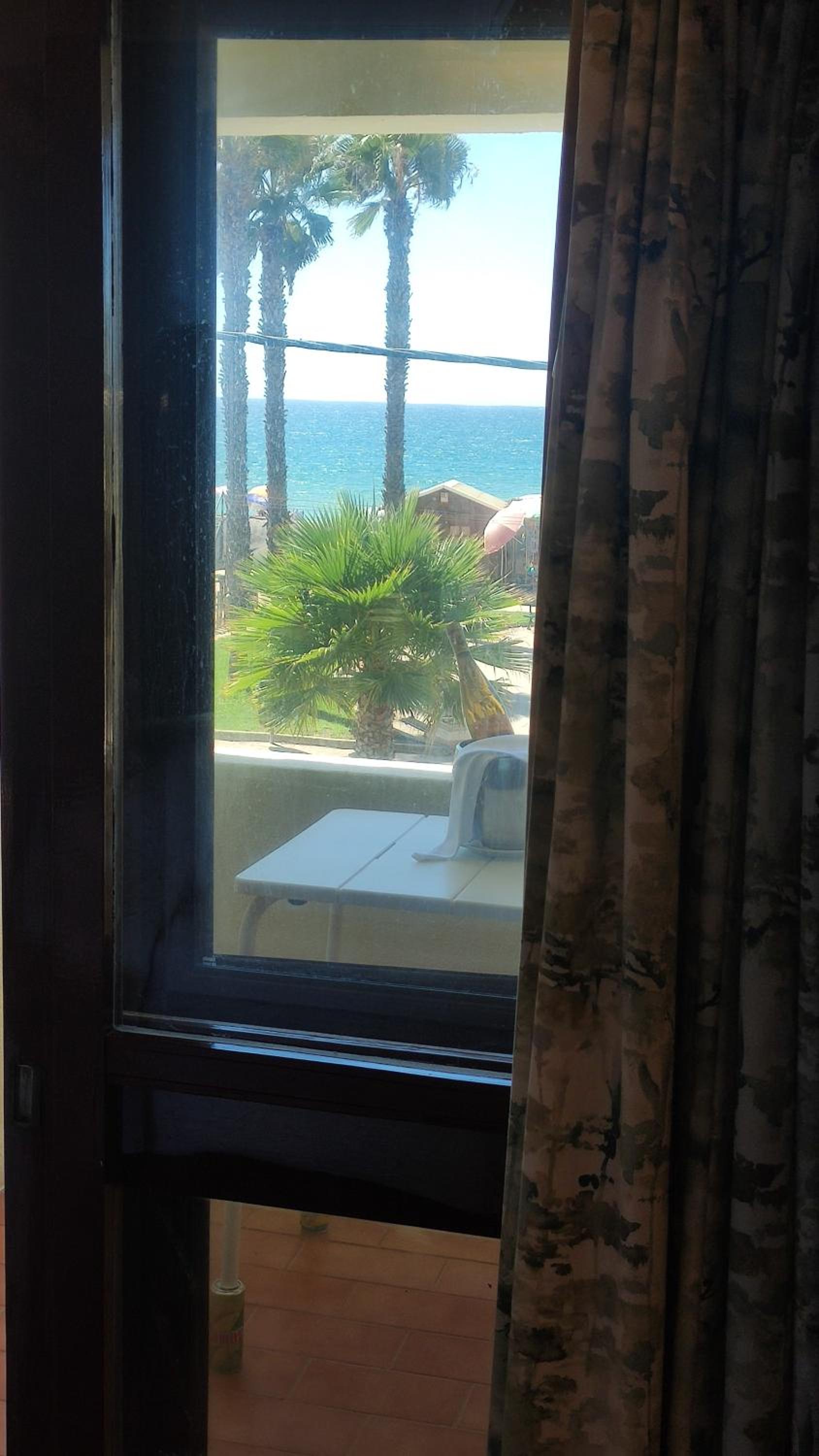Superior Twin Room with Balcony and Sea or River View - Photo 11