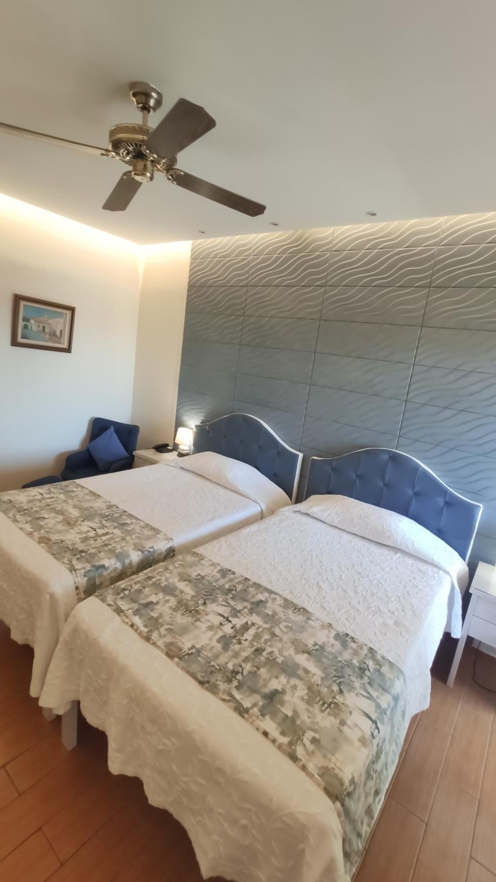 Superior Twin Room with Balcony and Sea or River View - Photo 9