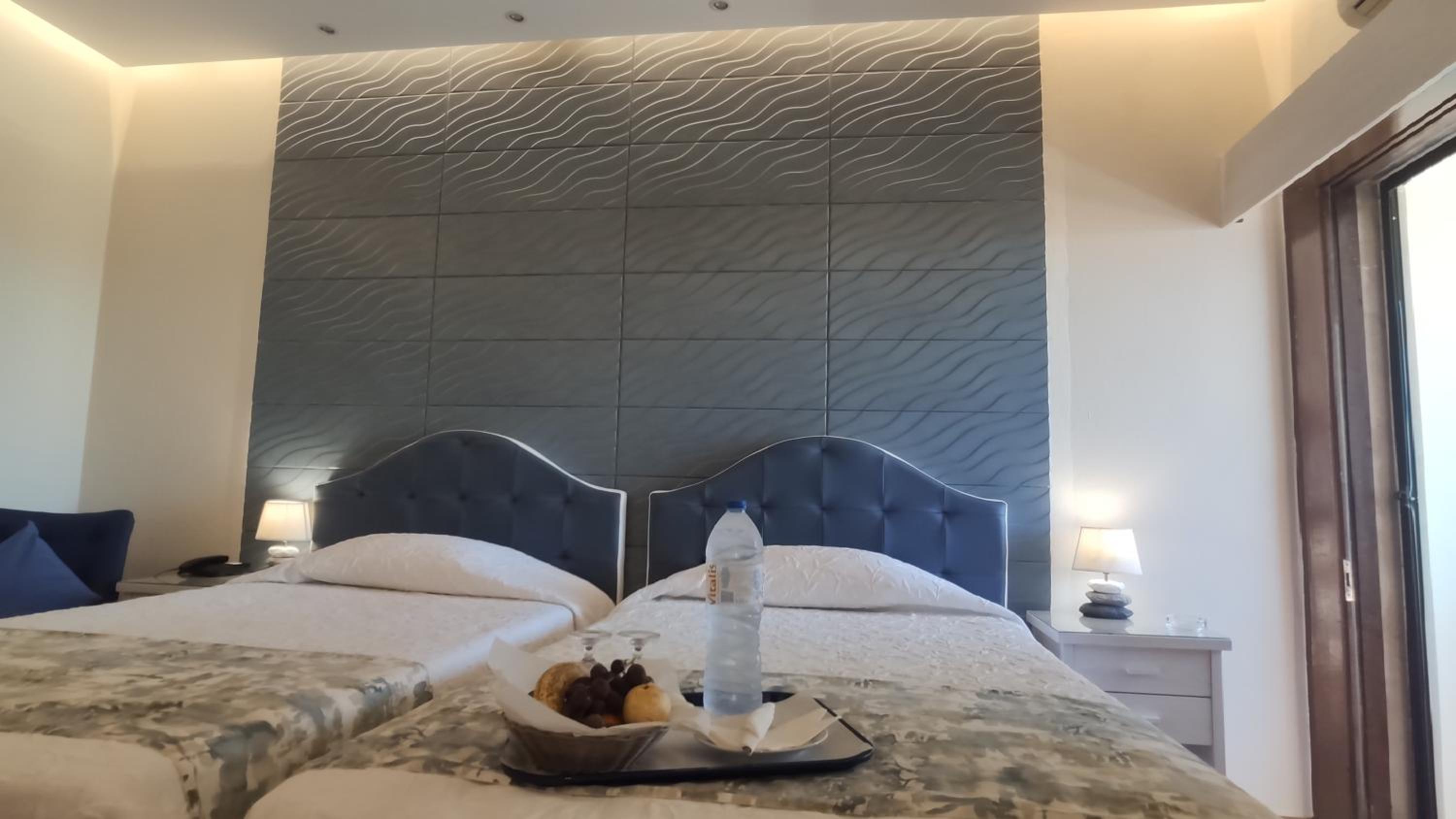 Superior Twin Room with Balcony and Sea or River View - Photo 14