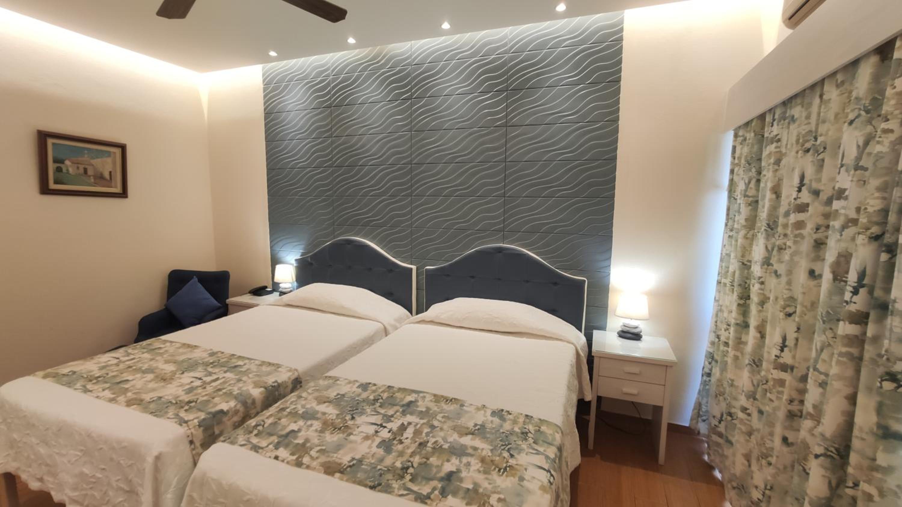 Superior Twin Room with Balcony and Sea or River View - Photo 4