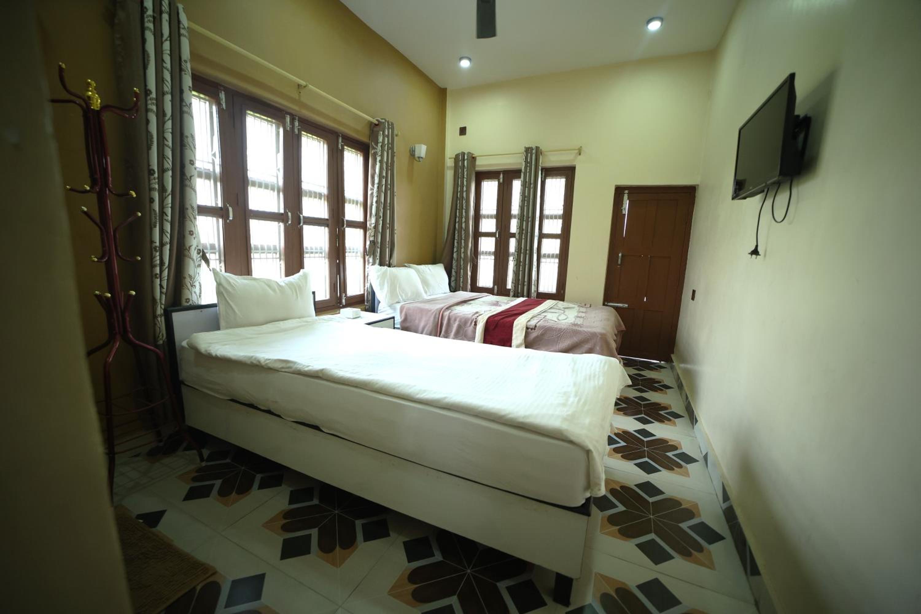 Double or Twin Room with Balcony photo 3