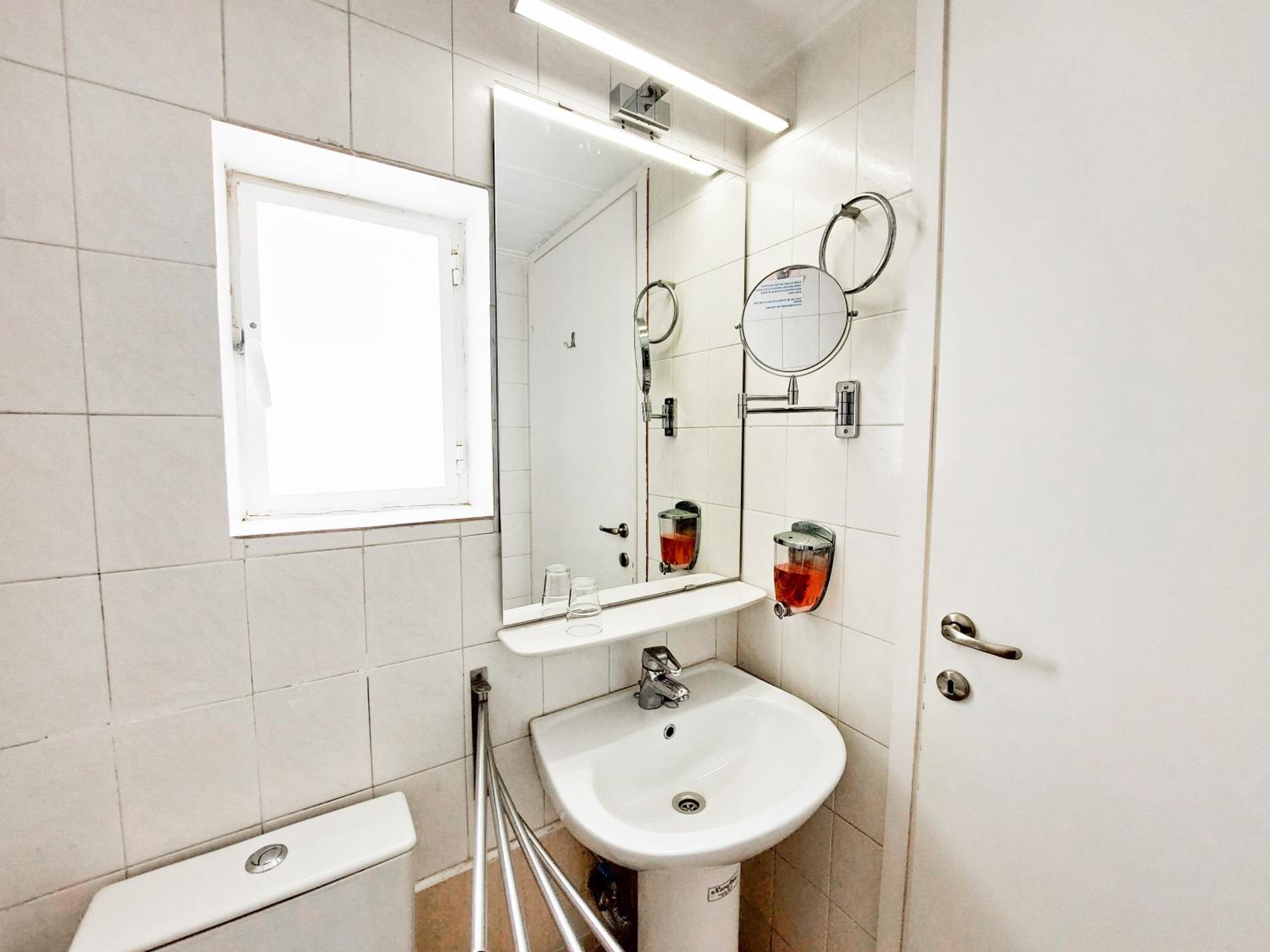 Estudio con vista lateral al mar (2 adultos)