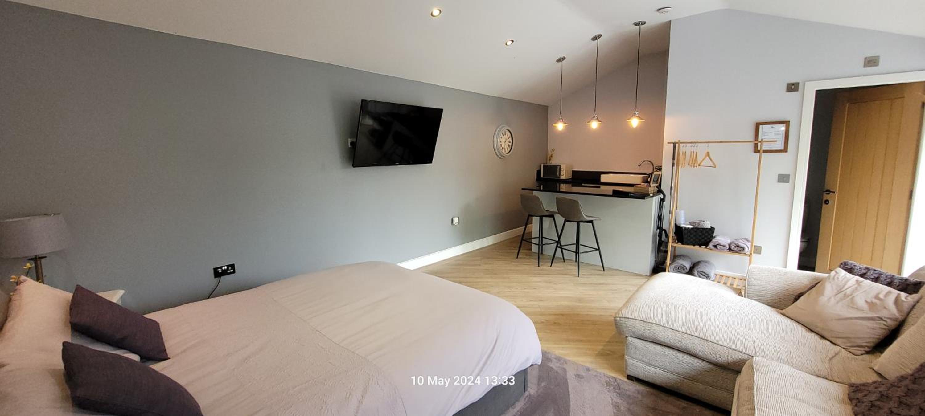 One-Bedroom Apartment - Photo 23