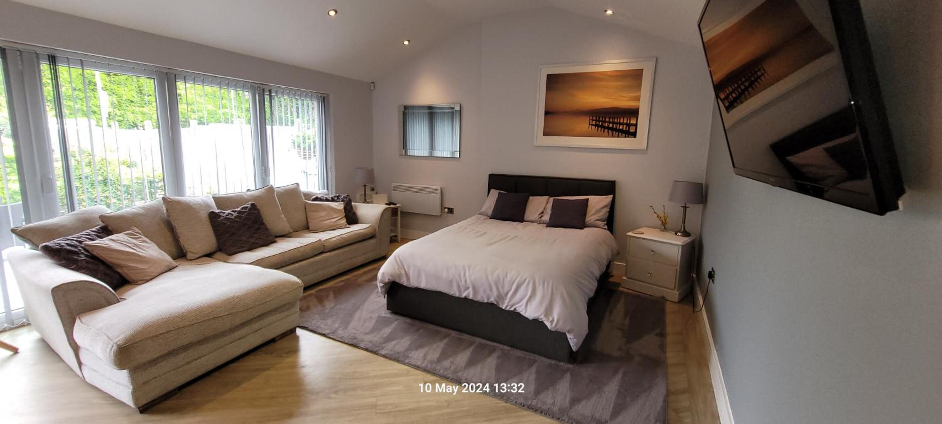 One-Bedroom Apartment - Photo 1