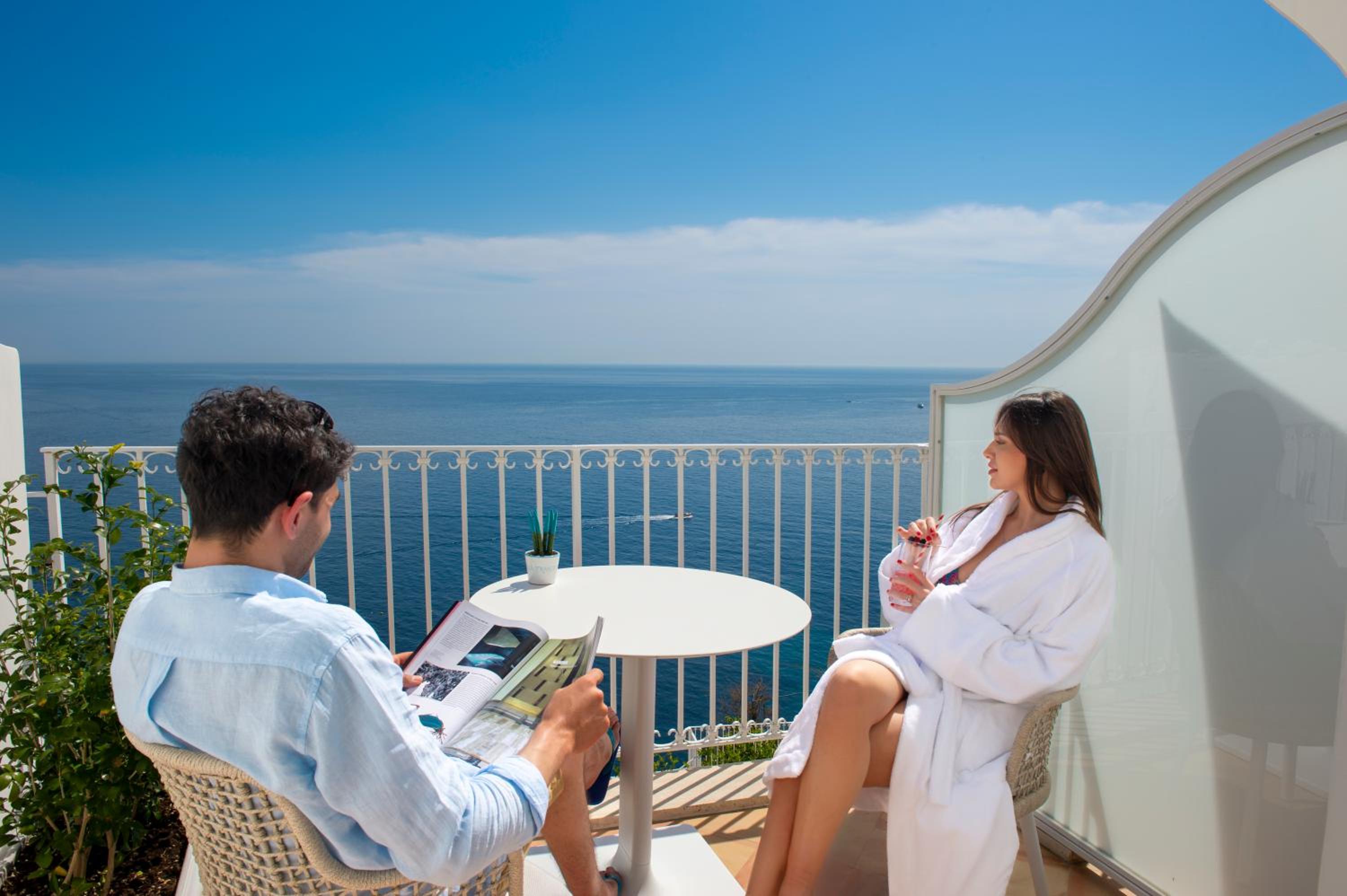 Deluxe Double or Twin Room with Sea View photo 3