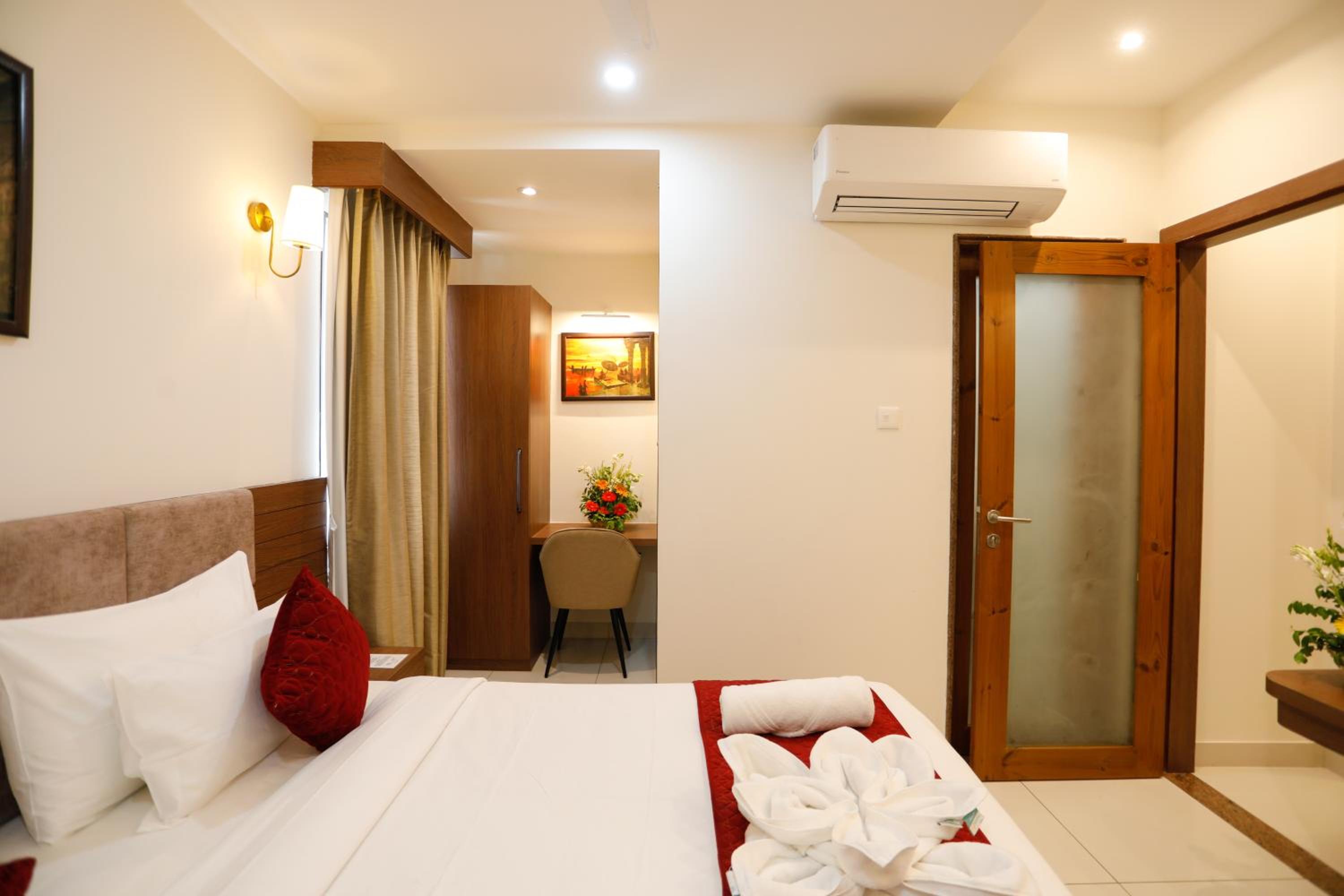 King Suite - Photo 6