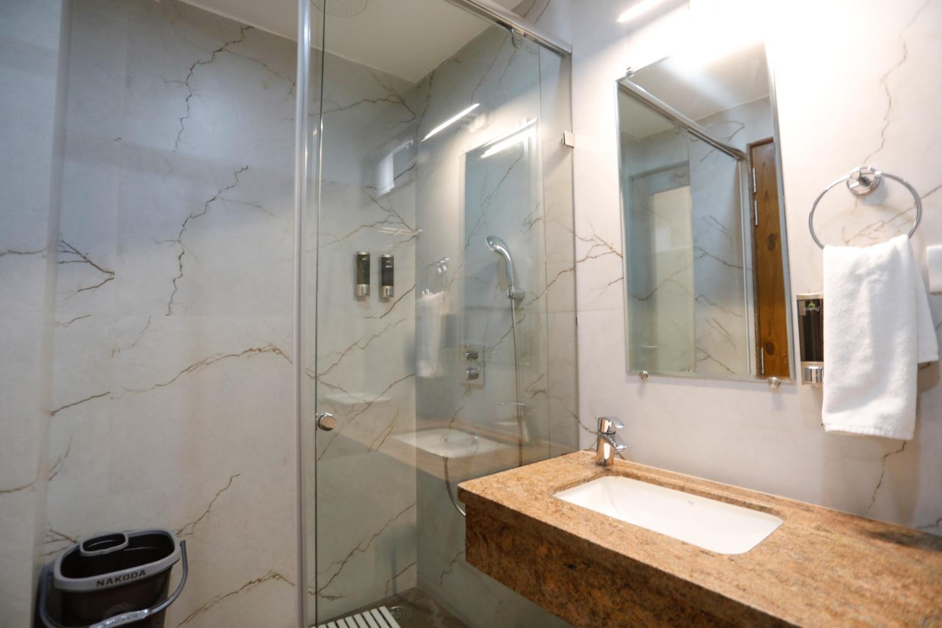 King Suite - Photo 3