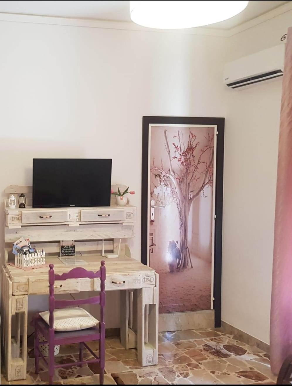 Double Room with Private Bathroom - Photo 12