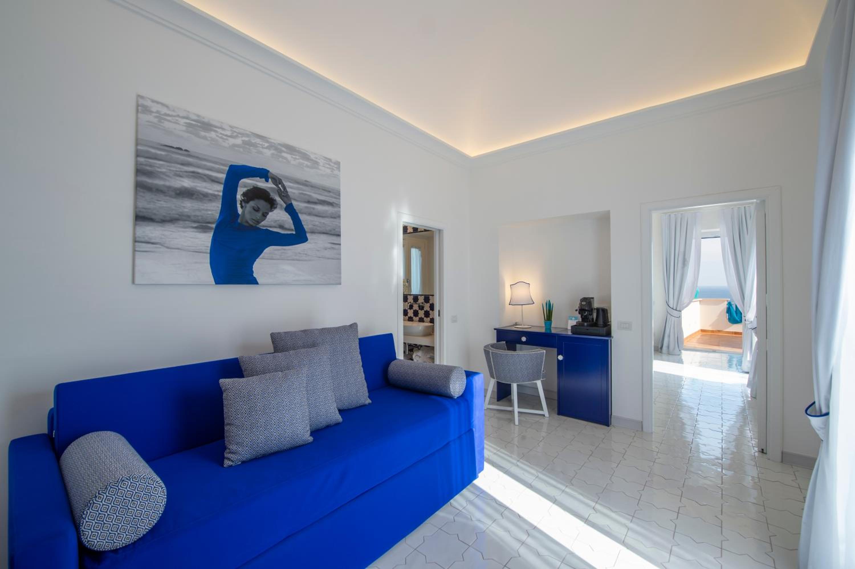Deluxe Double or Twin Room with Sea View photo 2