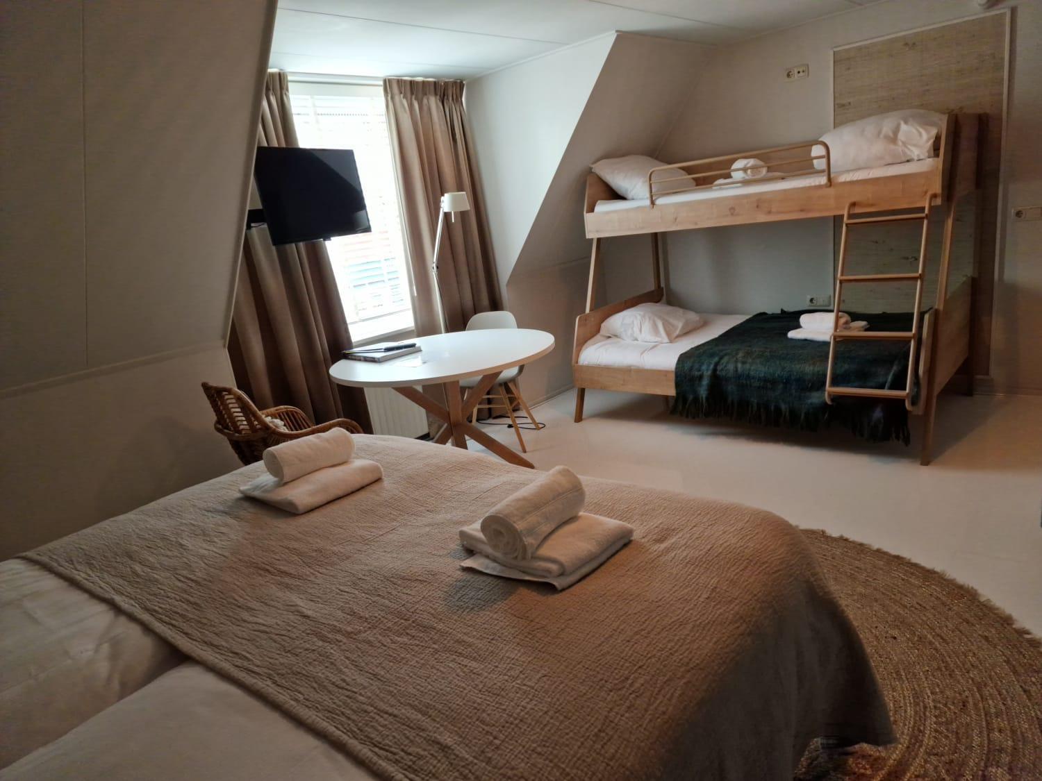 Quadruple Room - Photo 1