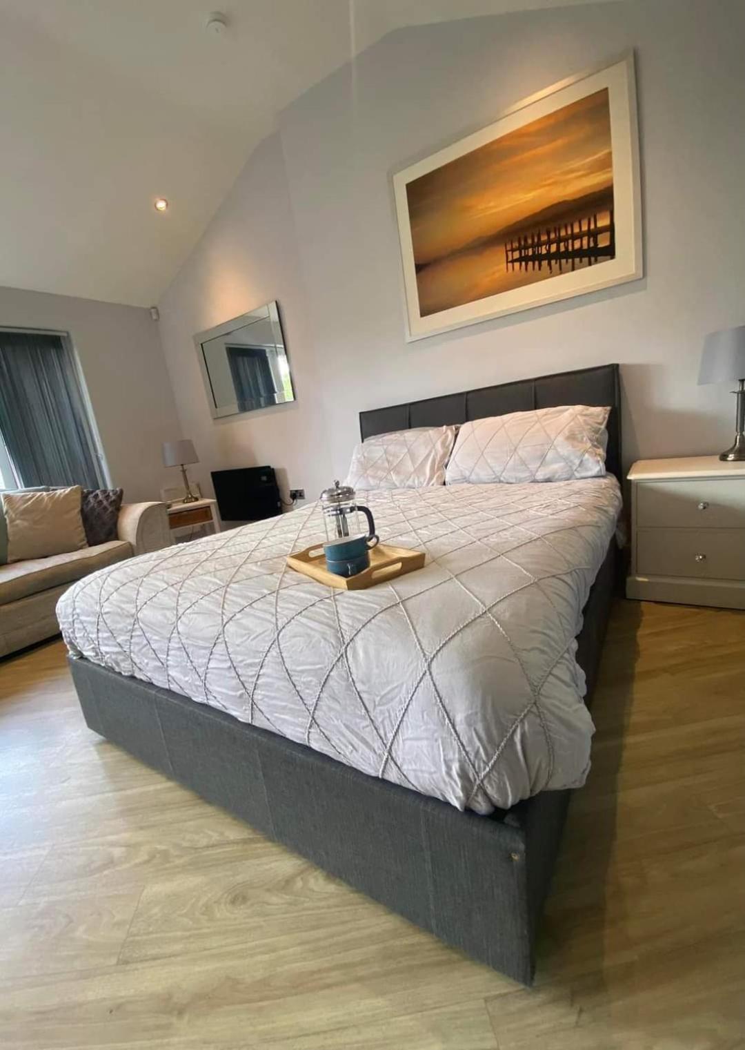 One-Bedroom Apartment - Photo 11
