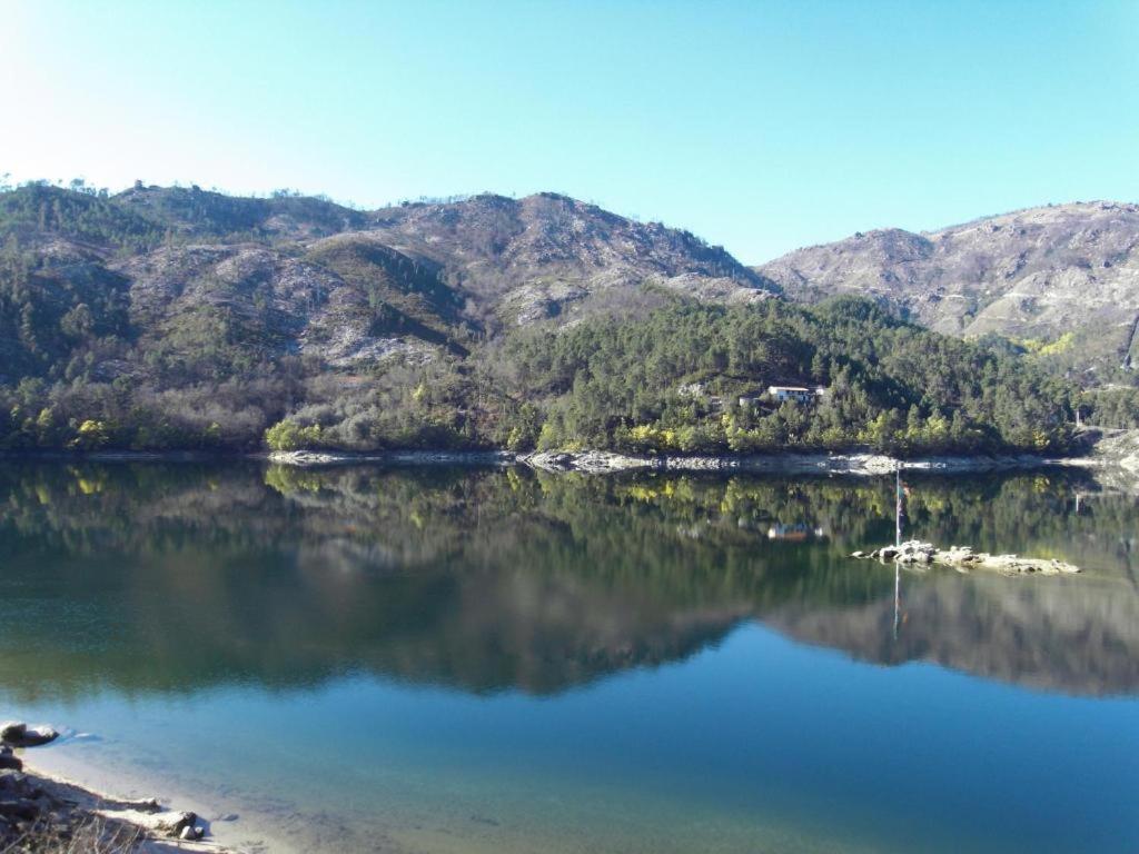 Double Room with River View - Photo 2