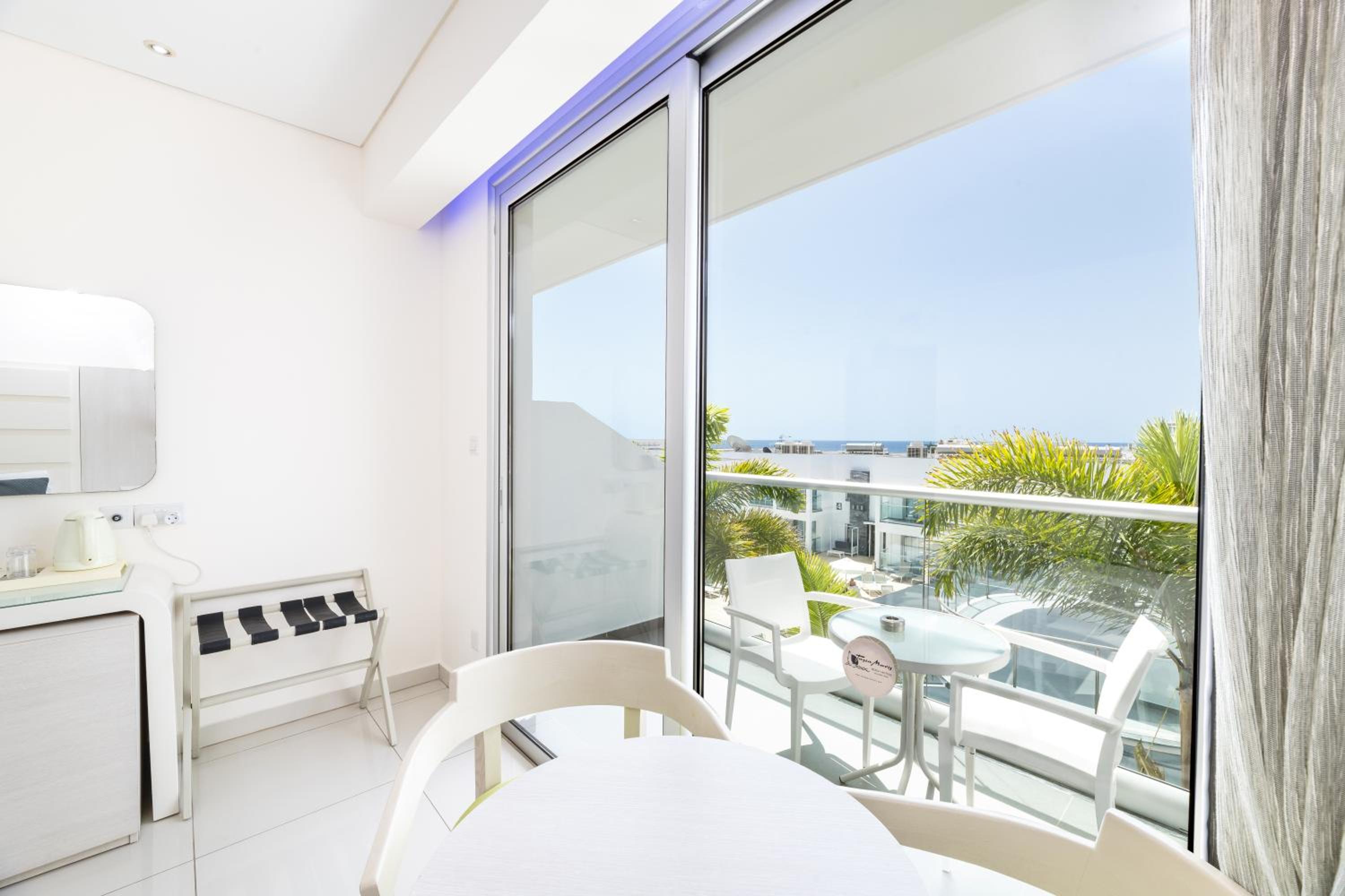 Double or Twin Room with Pool View photo 3