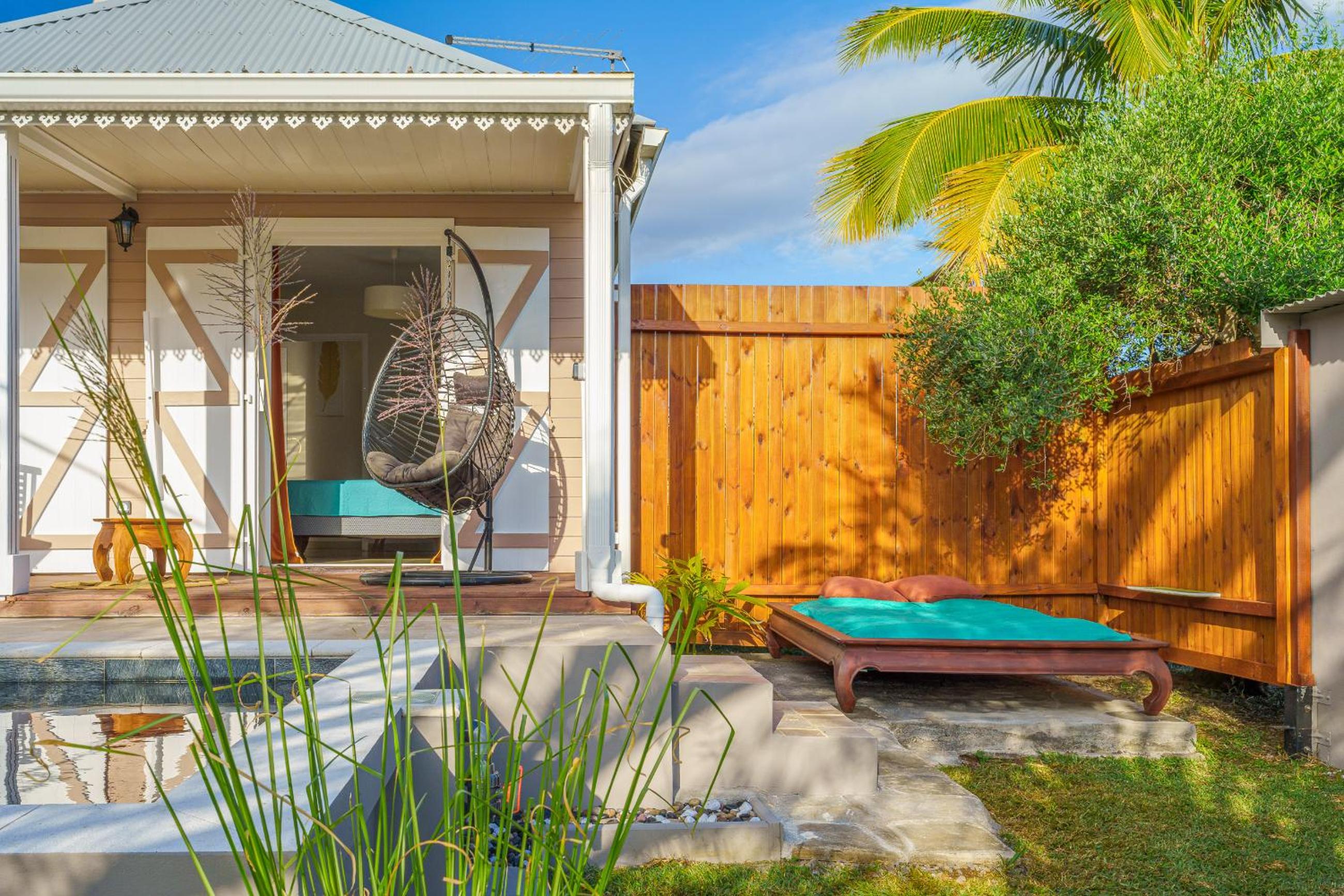 Deluxe Bungalow with Sea View photo 3