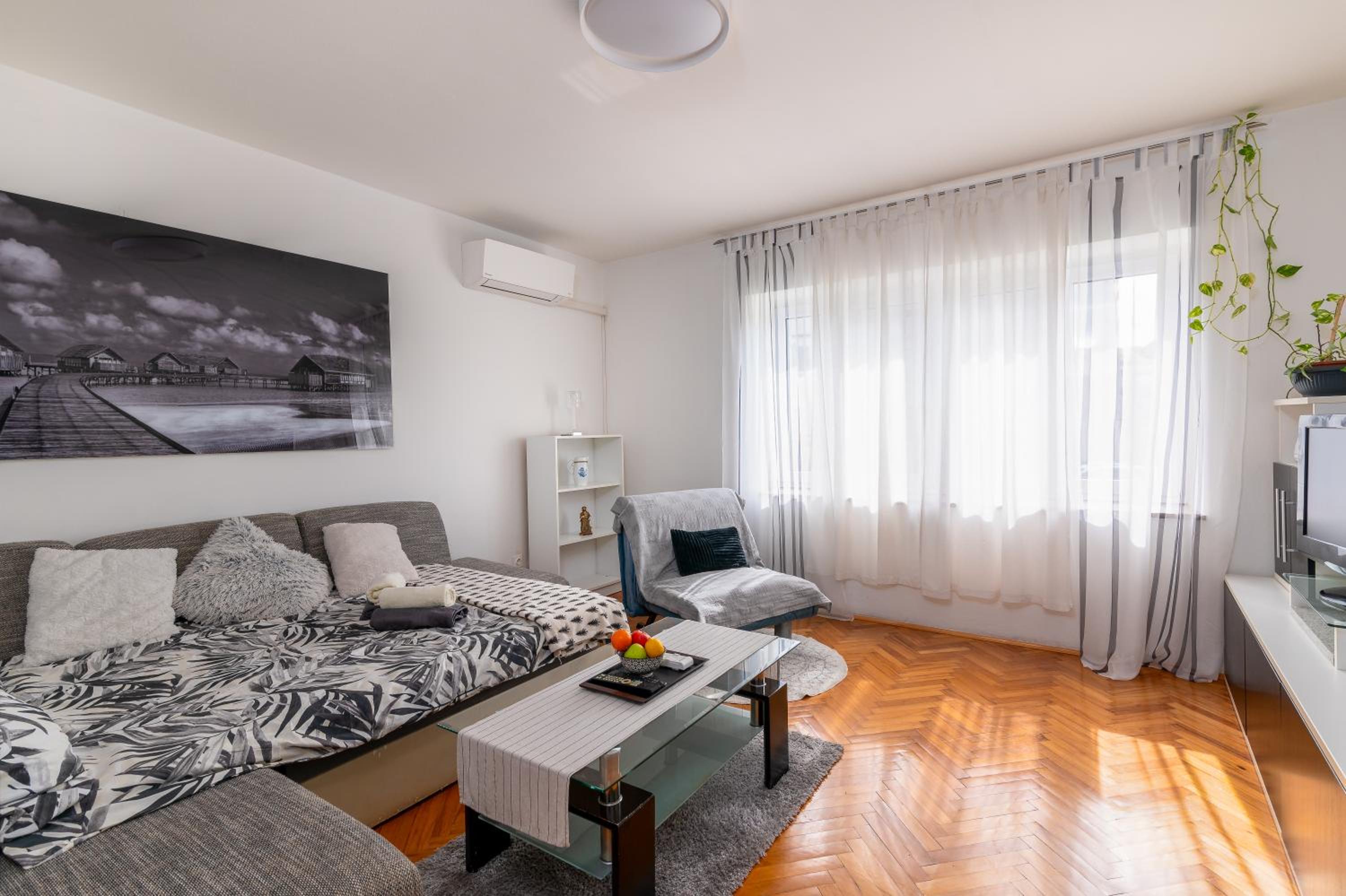 One-Bedroom Apartment with Garden photo 1