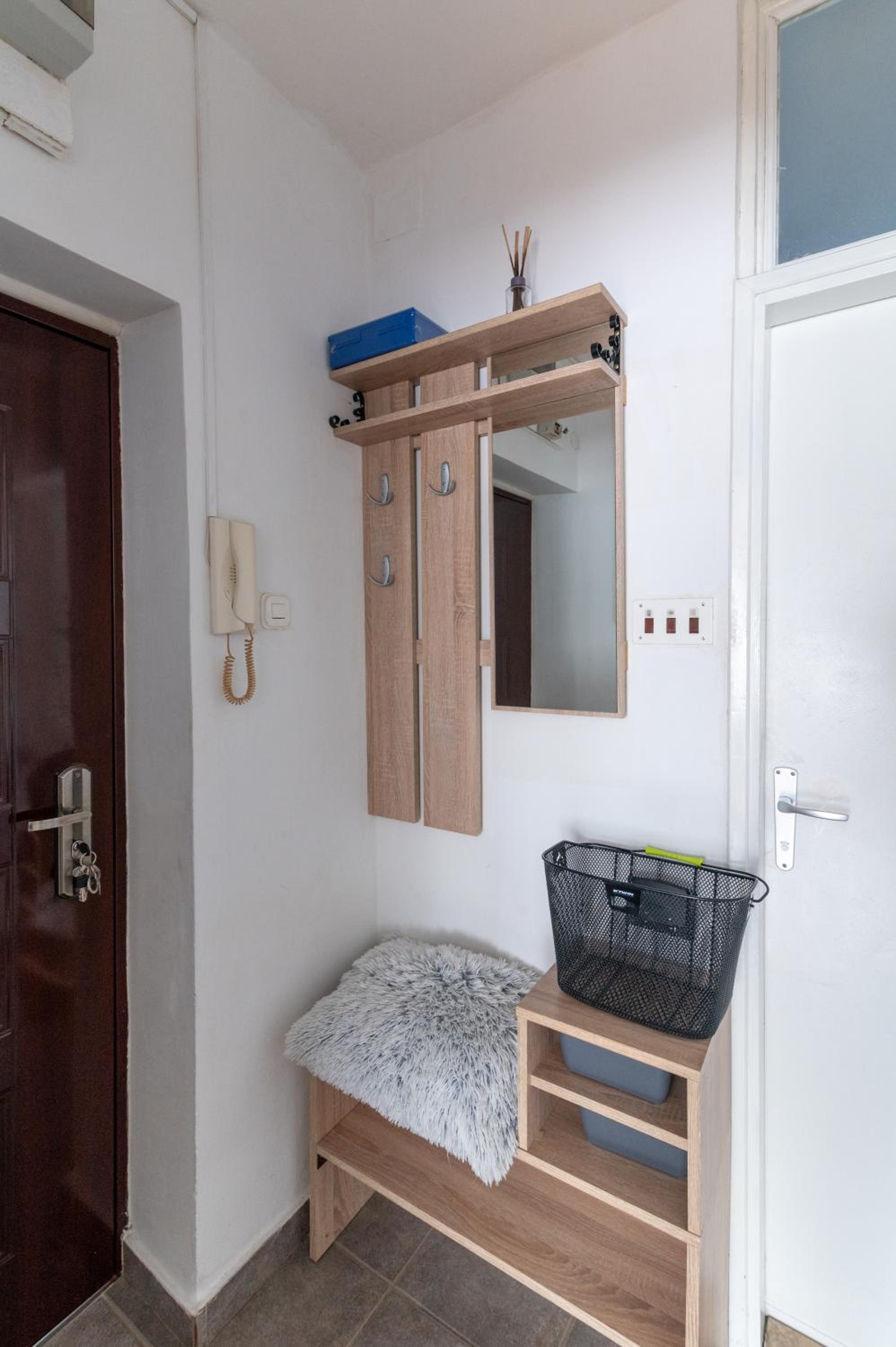 One-Bedroom Apartment with Garden photo 2