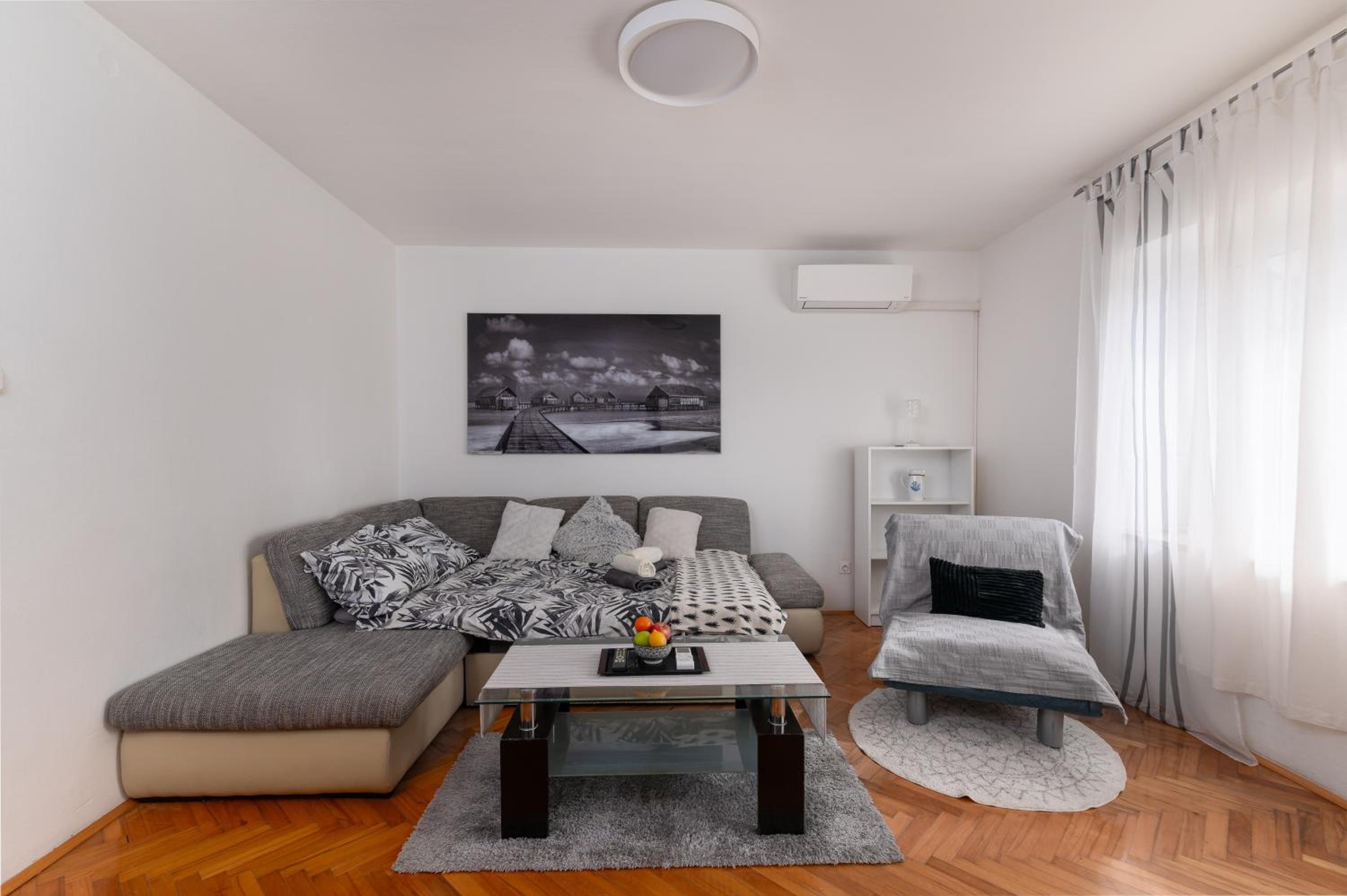 One-Bedroom Apartment with Garden photo 3