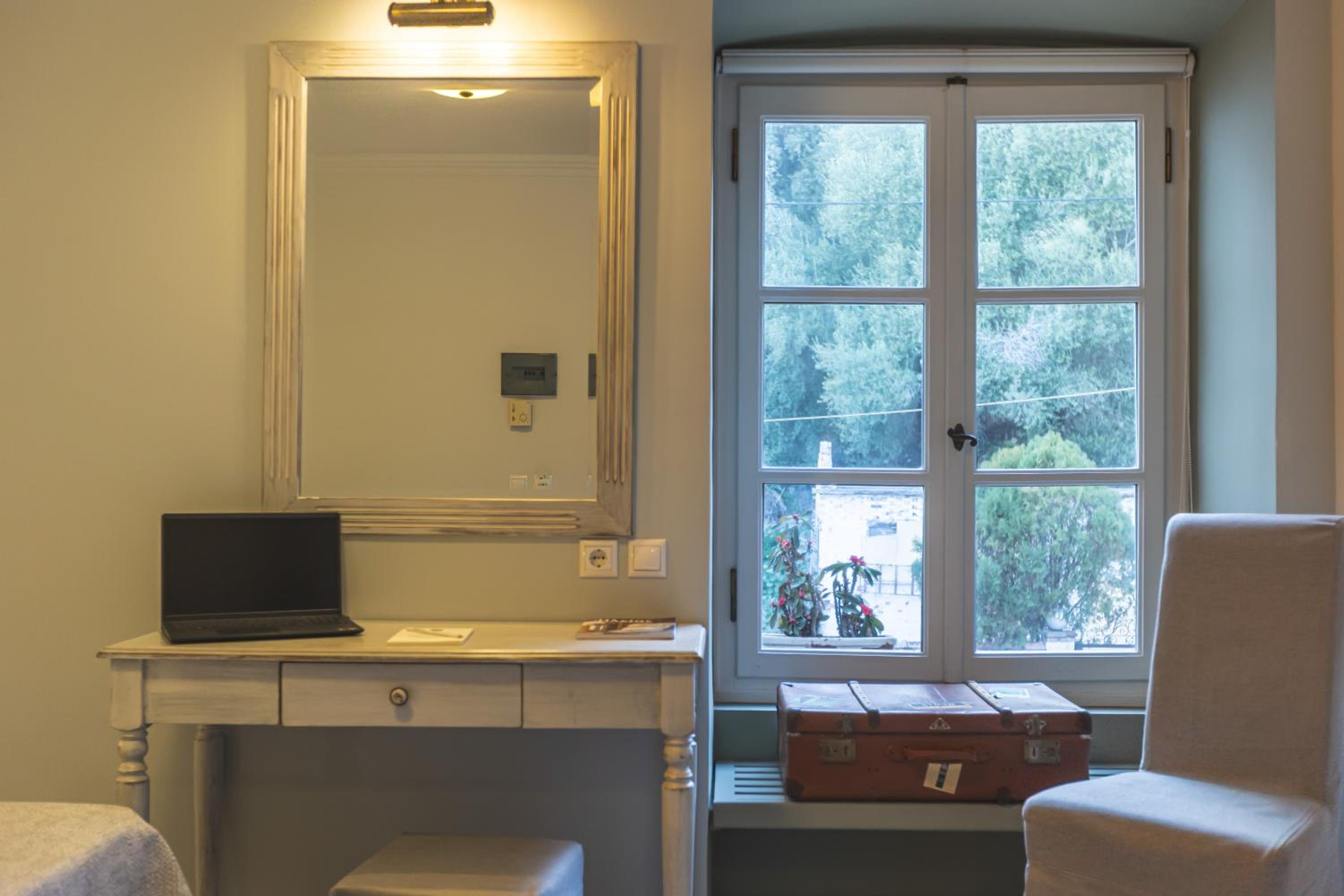 Standard Twin Room - Photo 6