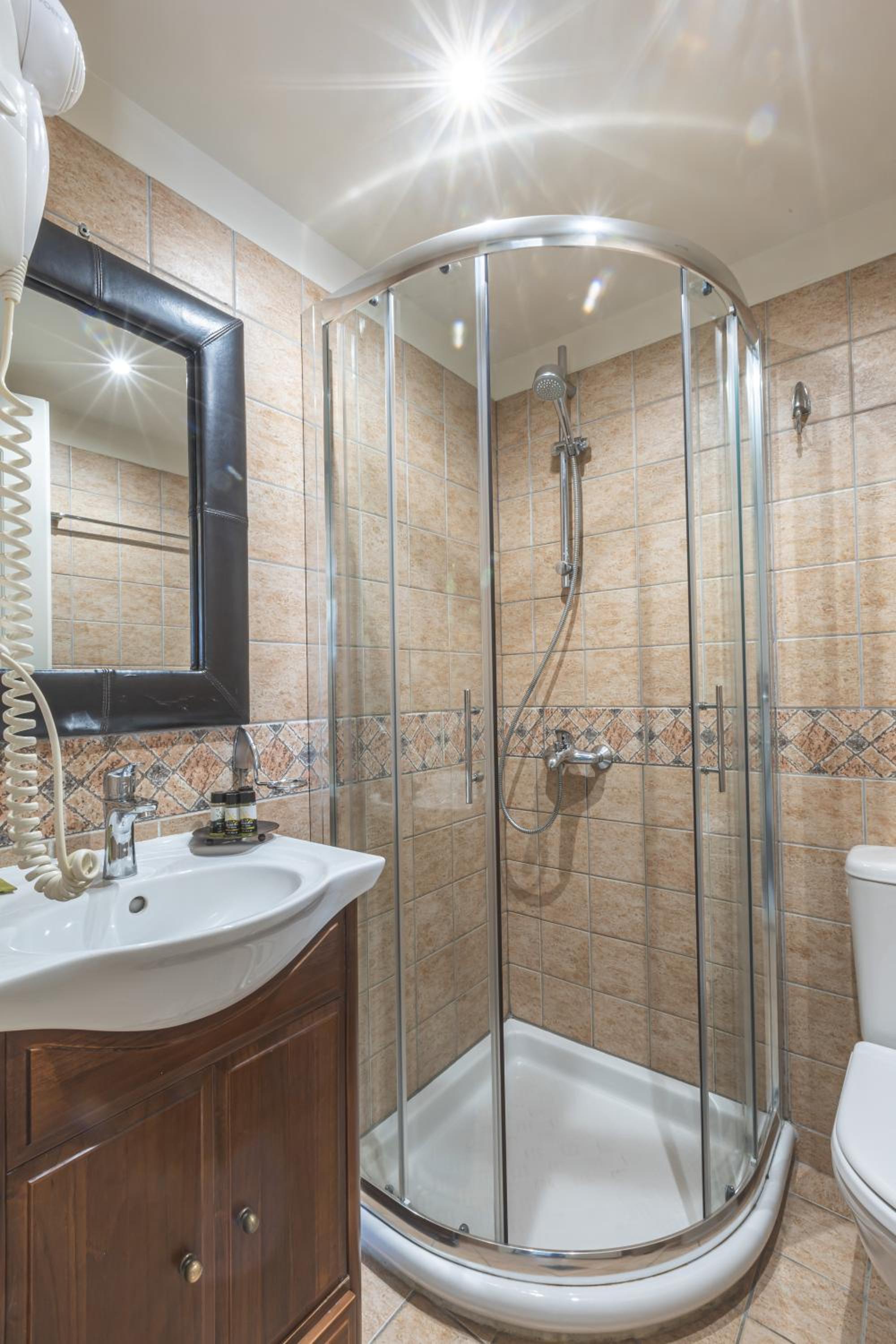Standard Twin Room - Photo 4