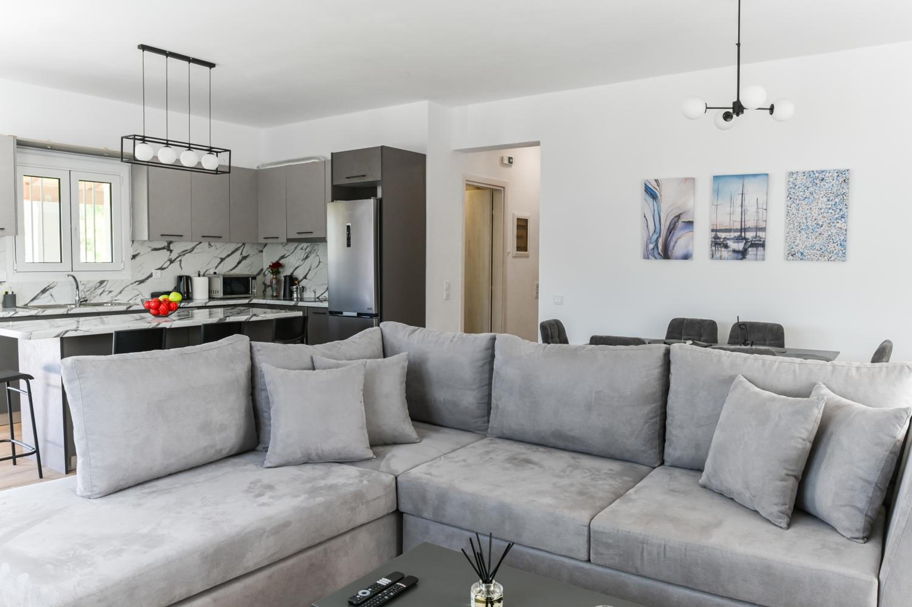 Three-Bedroom Apartment with Mountain View