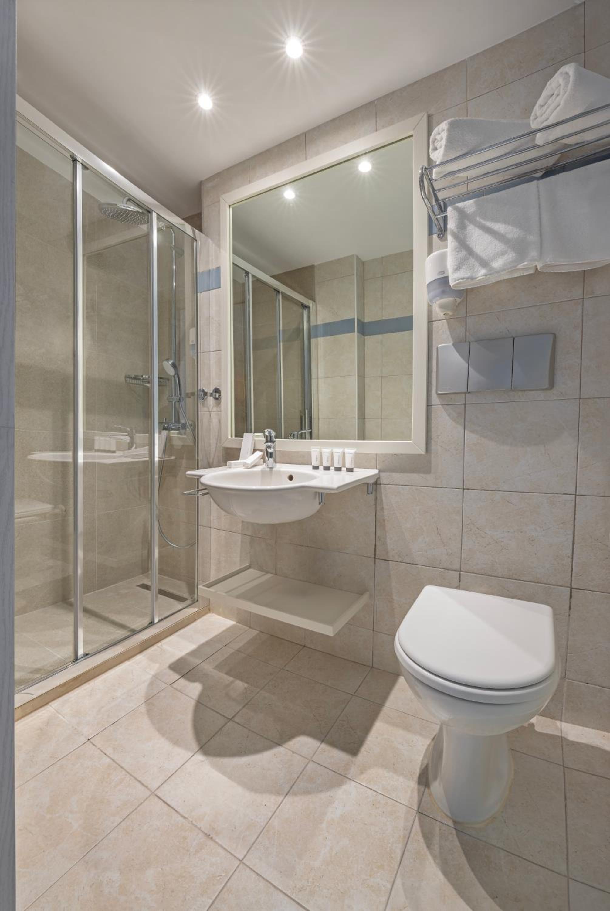 Superior Suite with Sea View - Photo 2