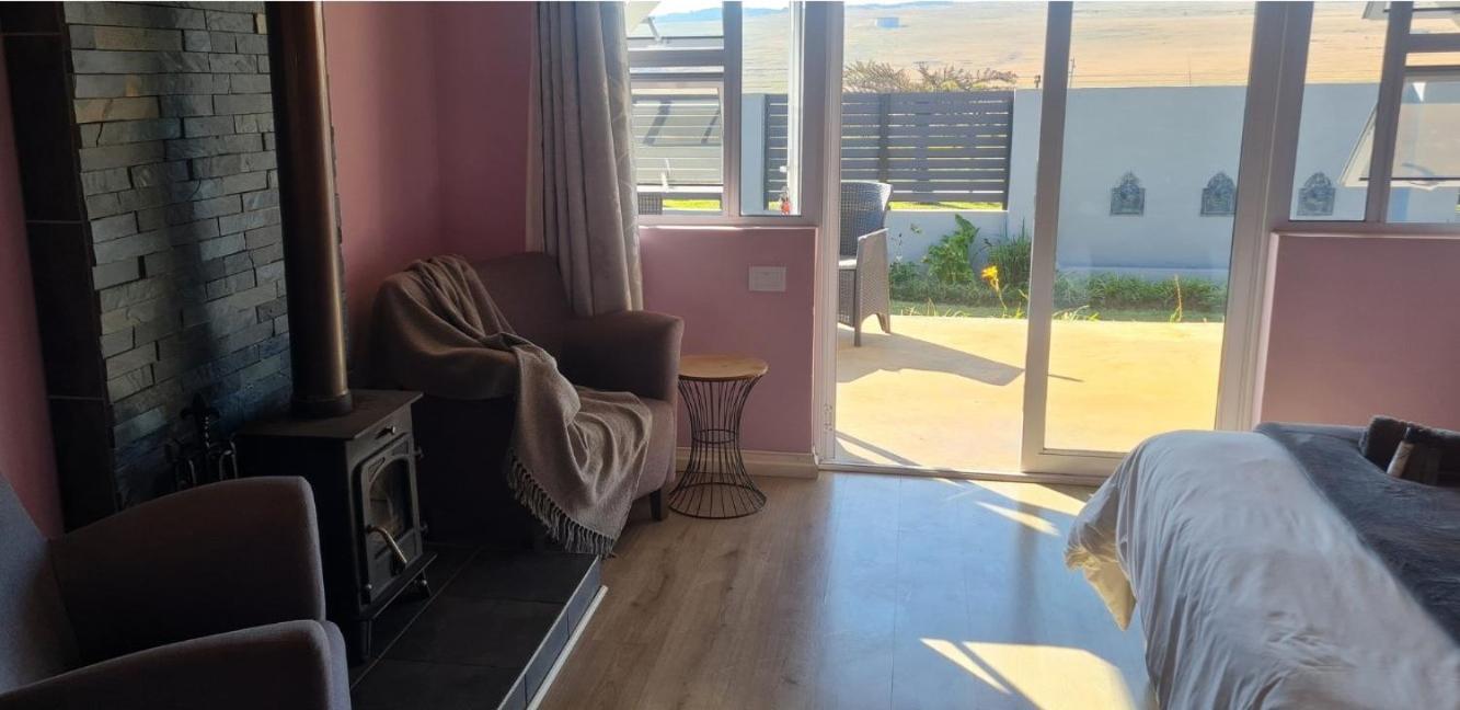 Queen Room with Garden View - Photo 12