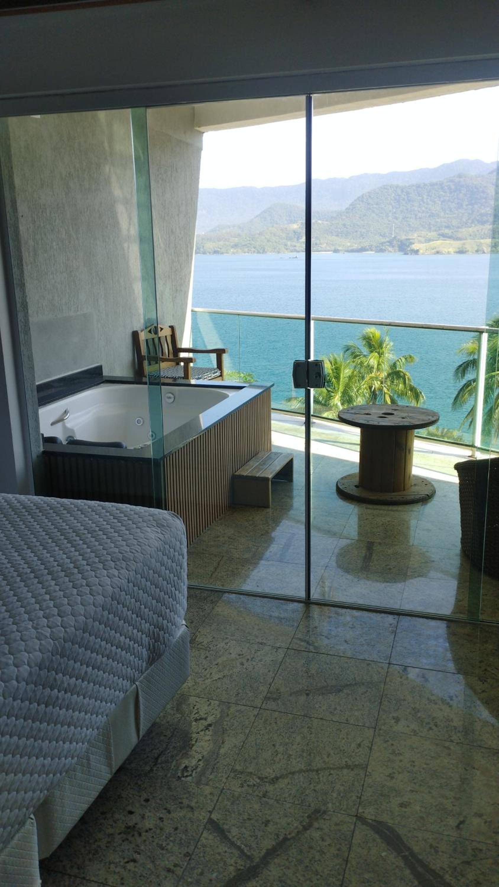 Family Room with Bath and Sea View photo 3