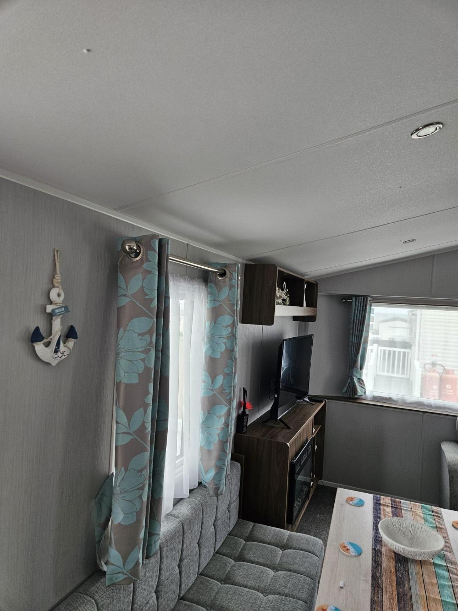 Mobile Home photo 2