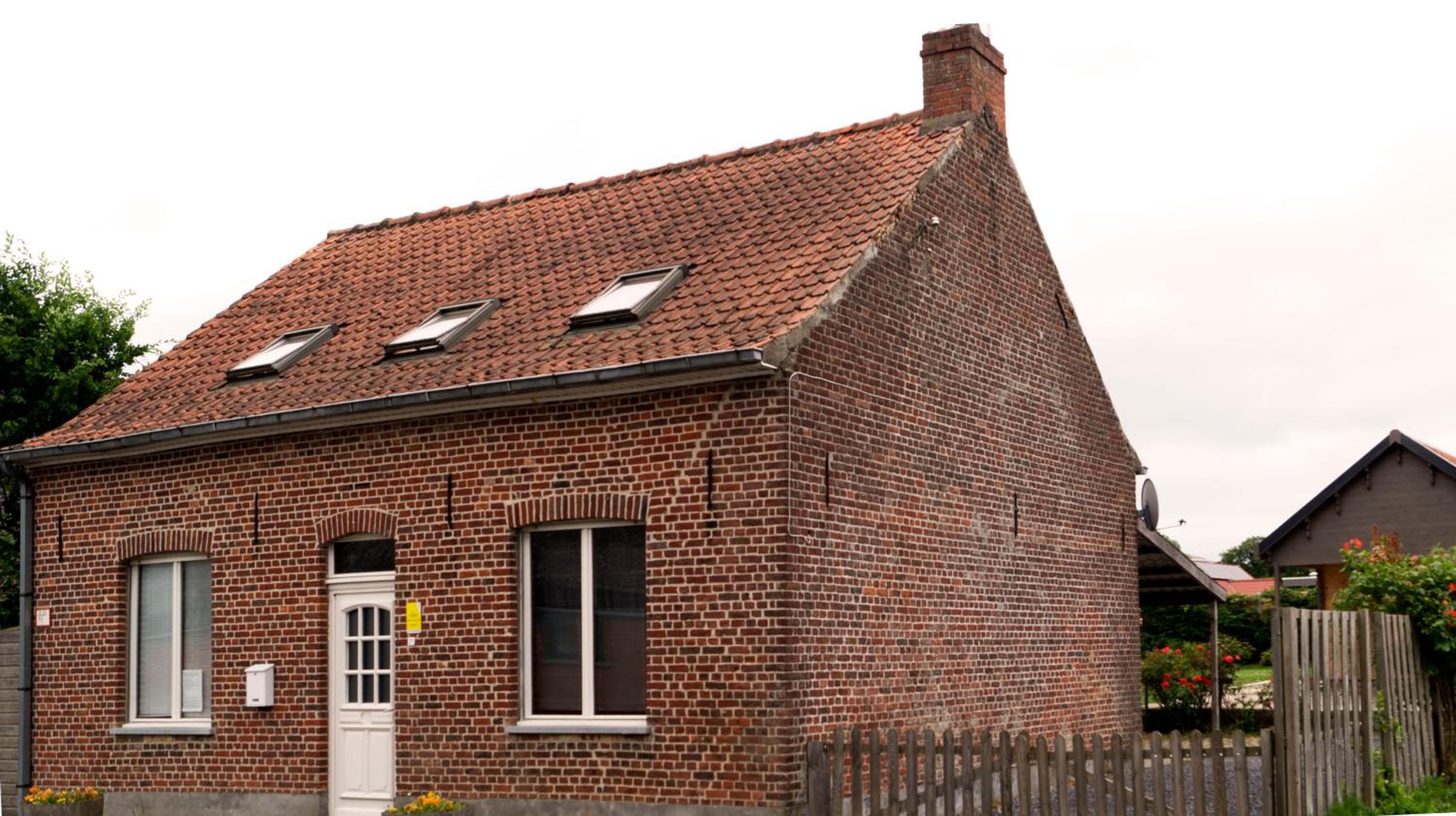 Six-Bedroom House photo 1