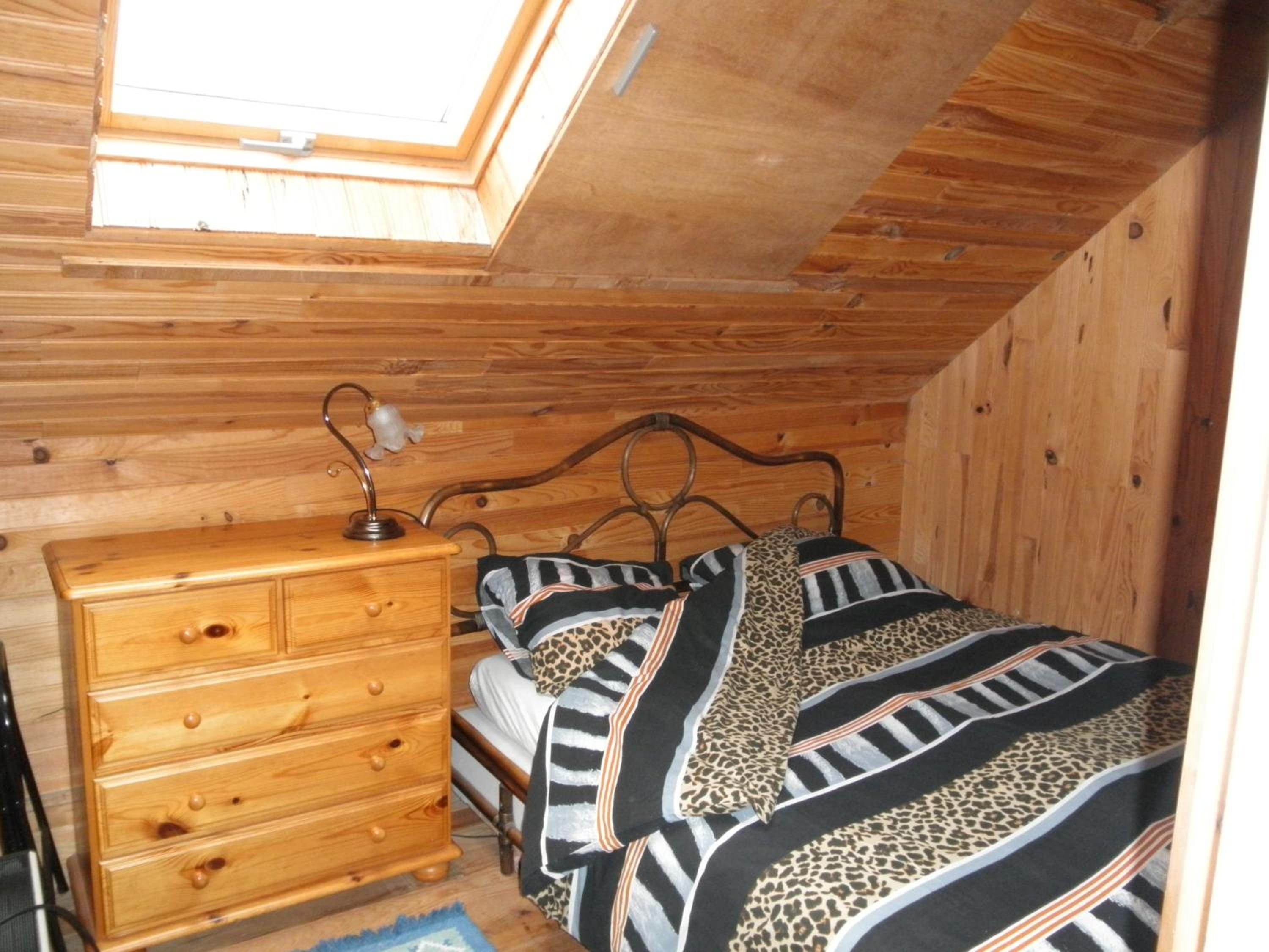 Six-Bedroom House photo 2