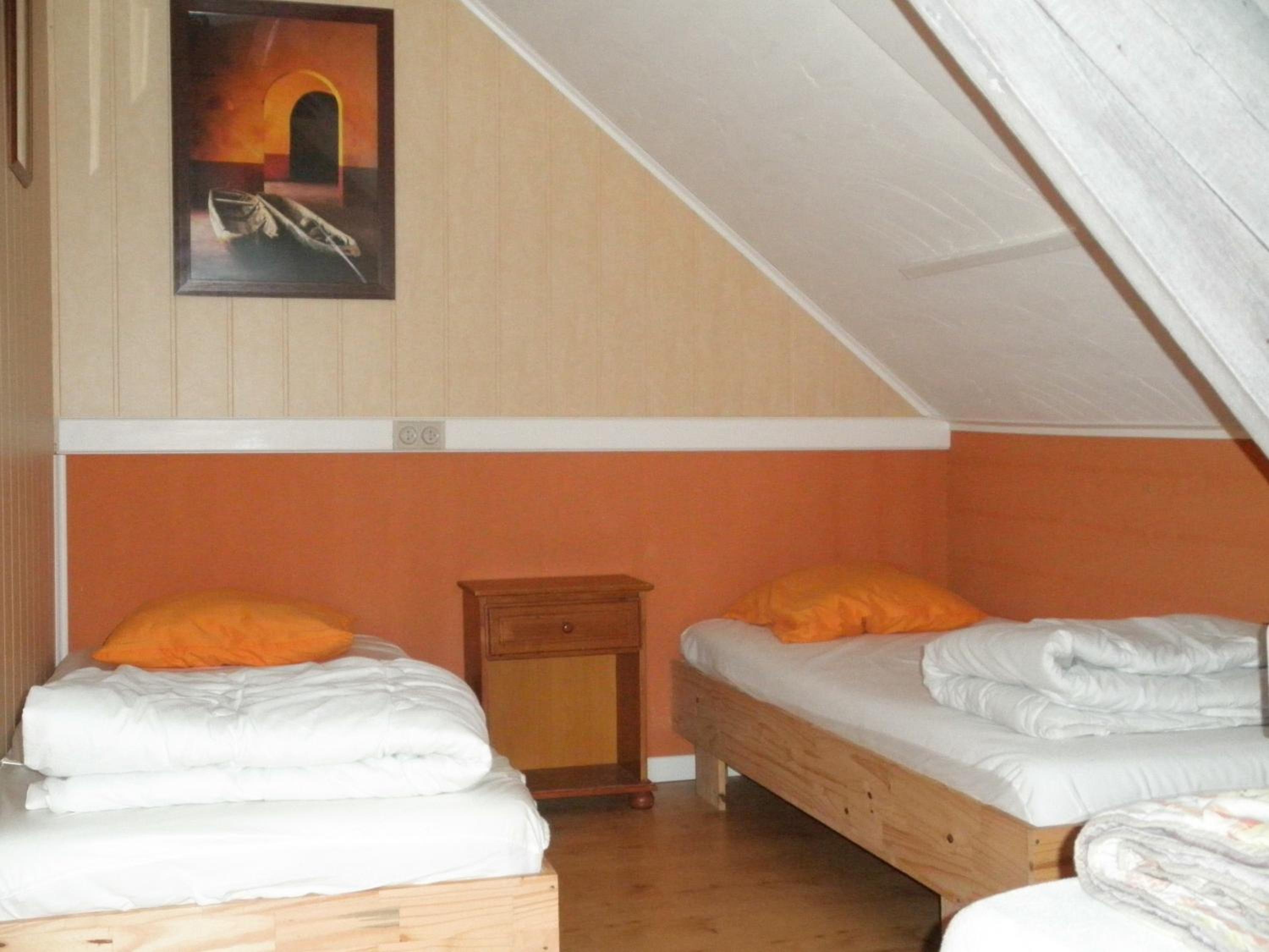Six-Bedroom House photo 3