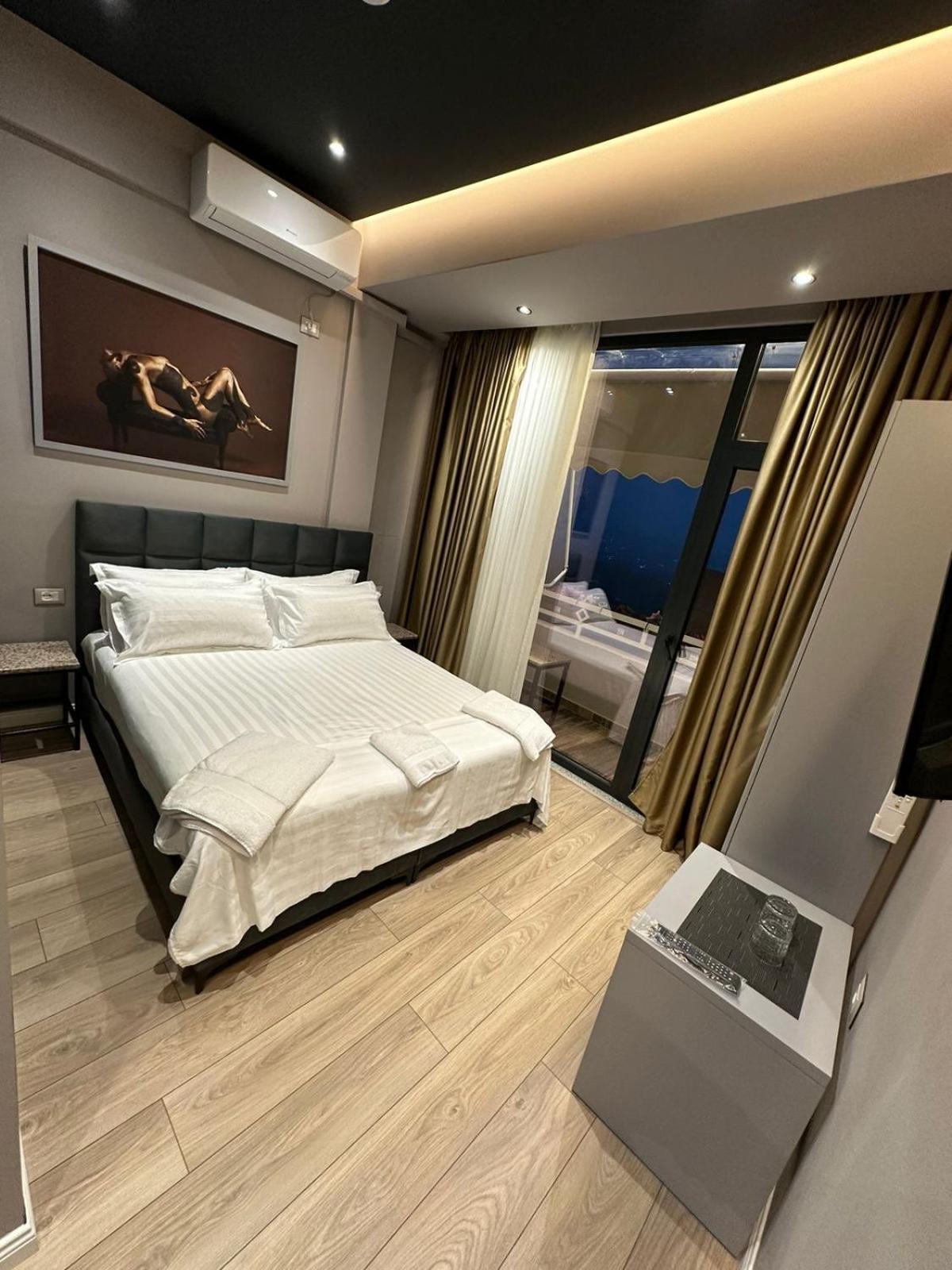 Double or Twin Room with Balcony photo 2