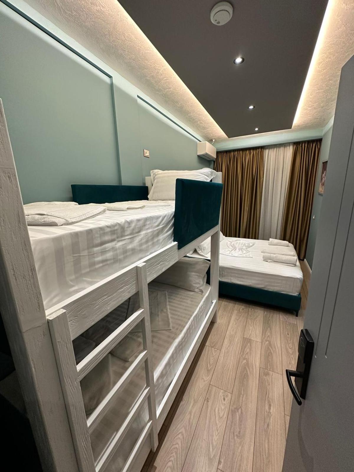 Quadruple Room with Mountain View photo 2