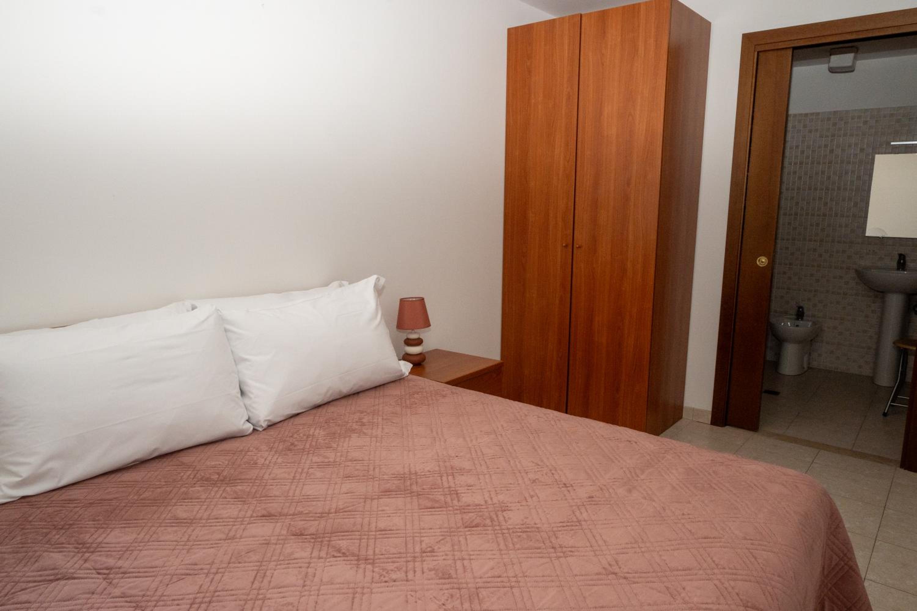 Standard Double Room photo 3